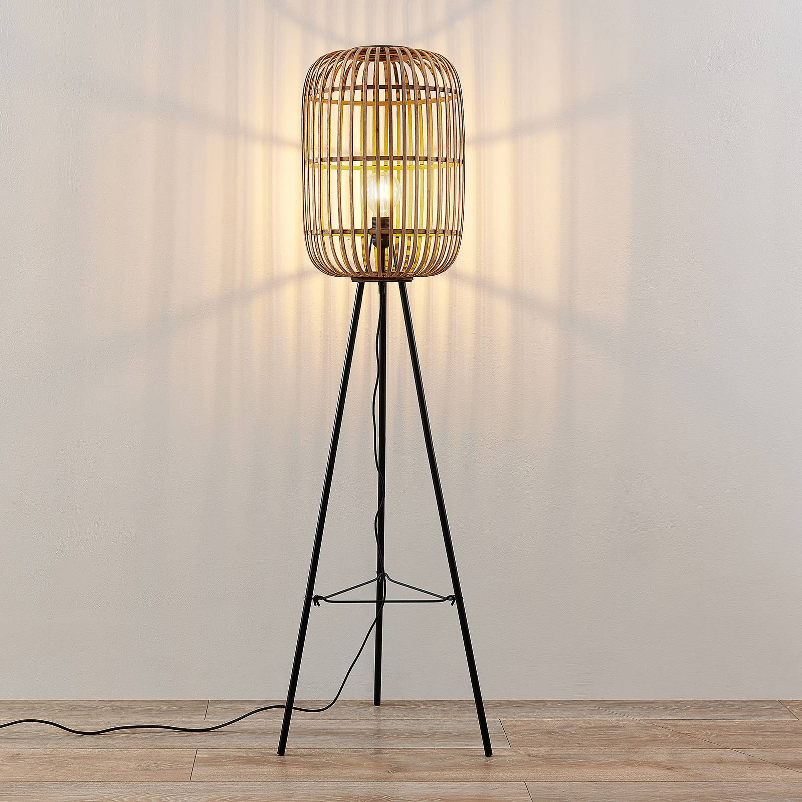 Lampa stojąca Lindby Canyana, naturalna, rattan, 139 cm wysokości