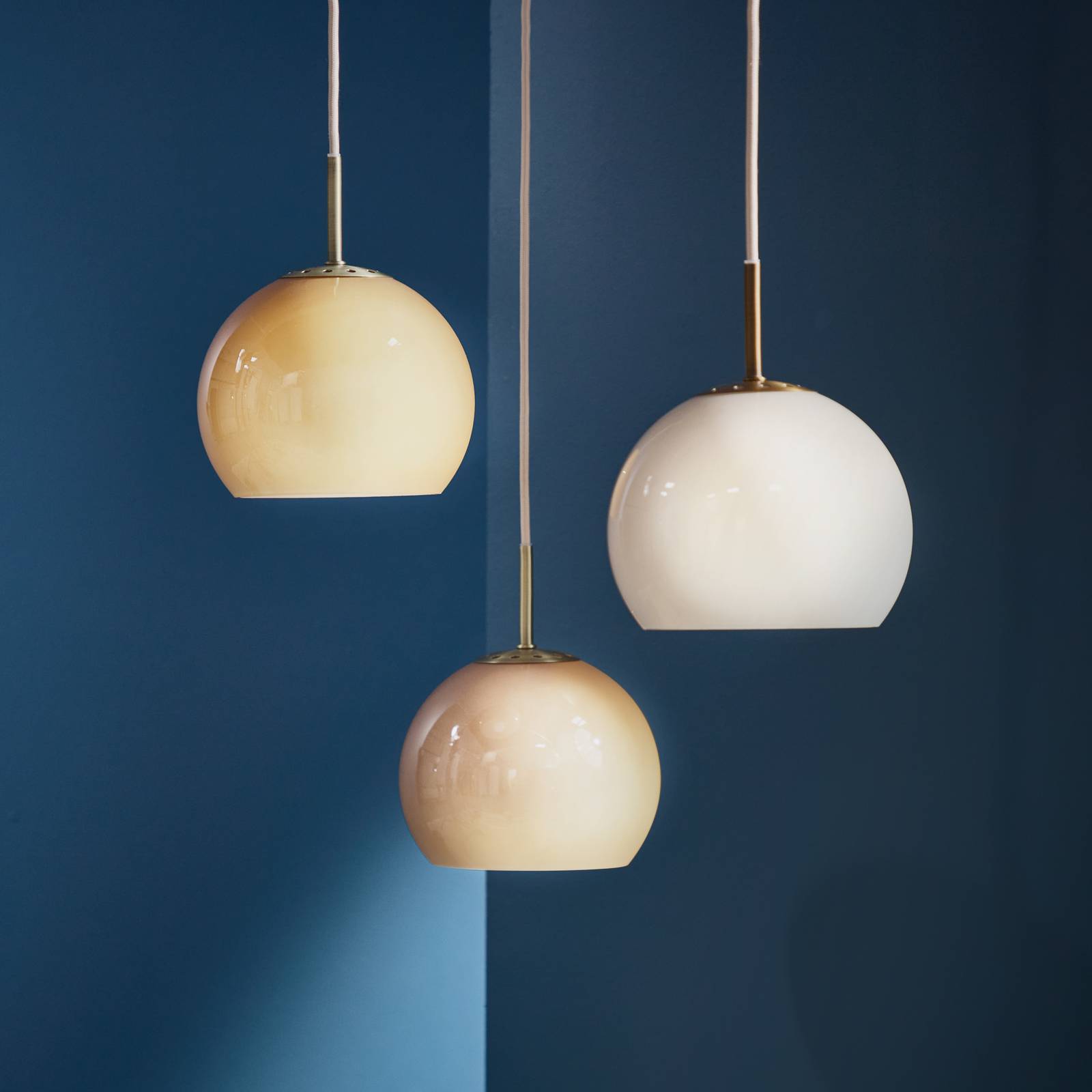 Lampa wisząca FRANDSEN Ball, cappuccino, Ø 18 cm, szkło