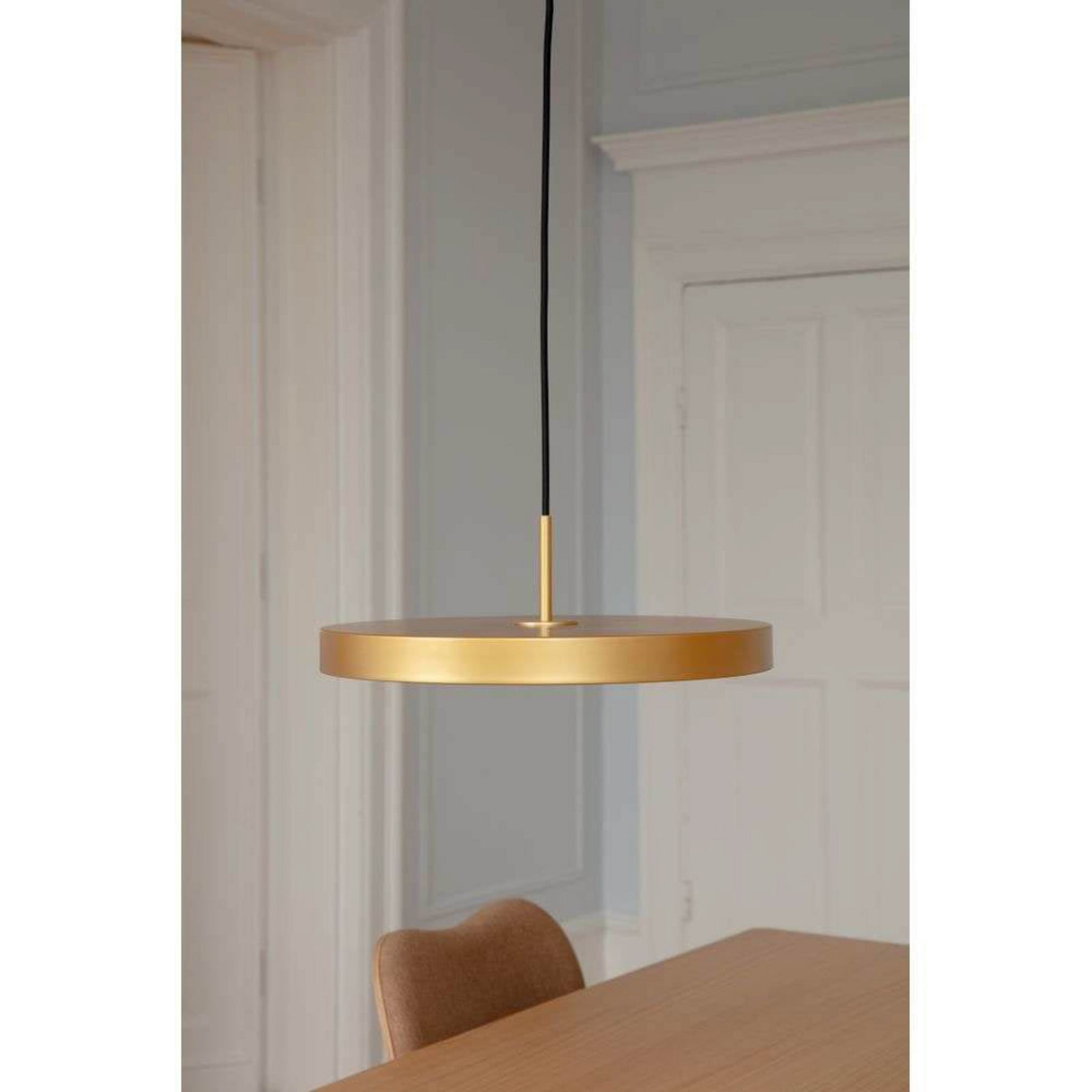 Asteria Plus Pendel Medium Brass/Black Top UMAGE - Spisestue - Metal billede