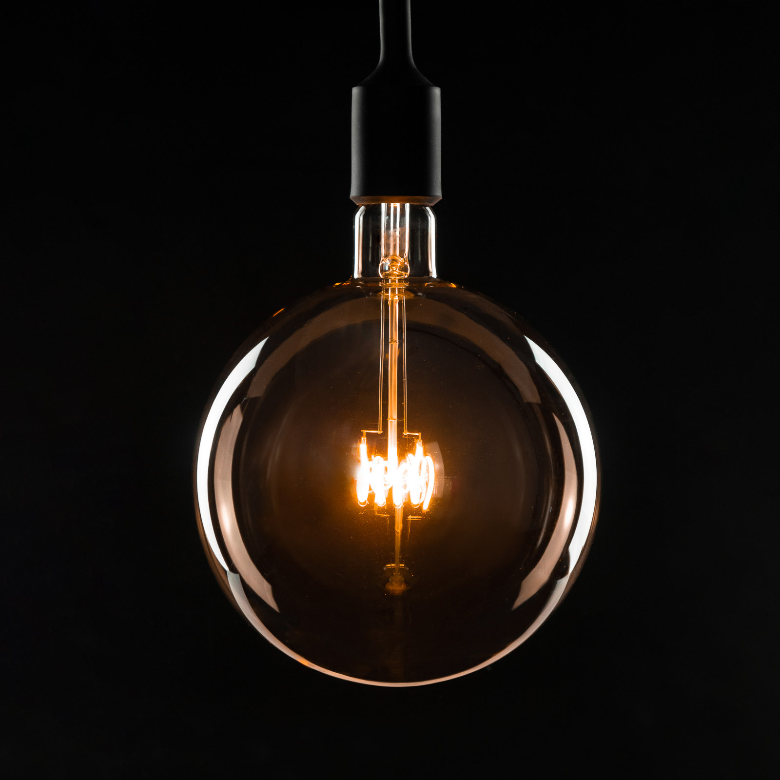 Segula LED-p?re E27 8 W G200 Curved stemning gull - dimbar - dimbar led-p?re - led-p?rer - glass