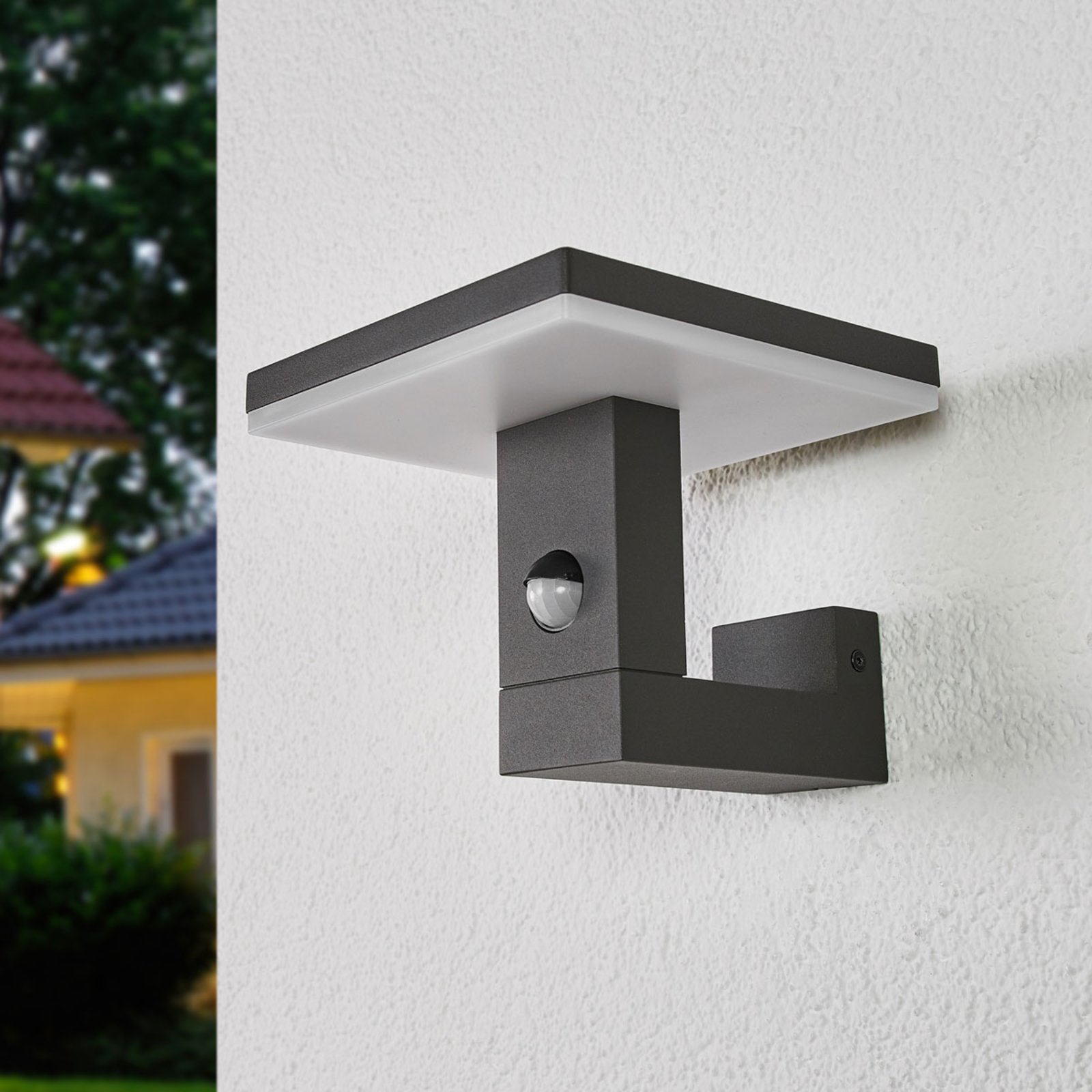 Olesia Außenwandleuchte w/Sensor Dark Grey/Opal - Lucande