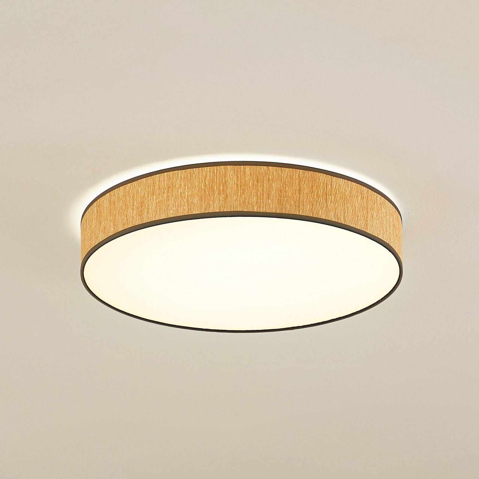 Lindby LED-Deckenleuchte Jutis, beige, Seetang, Ø 50 cm