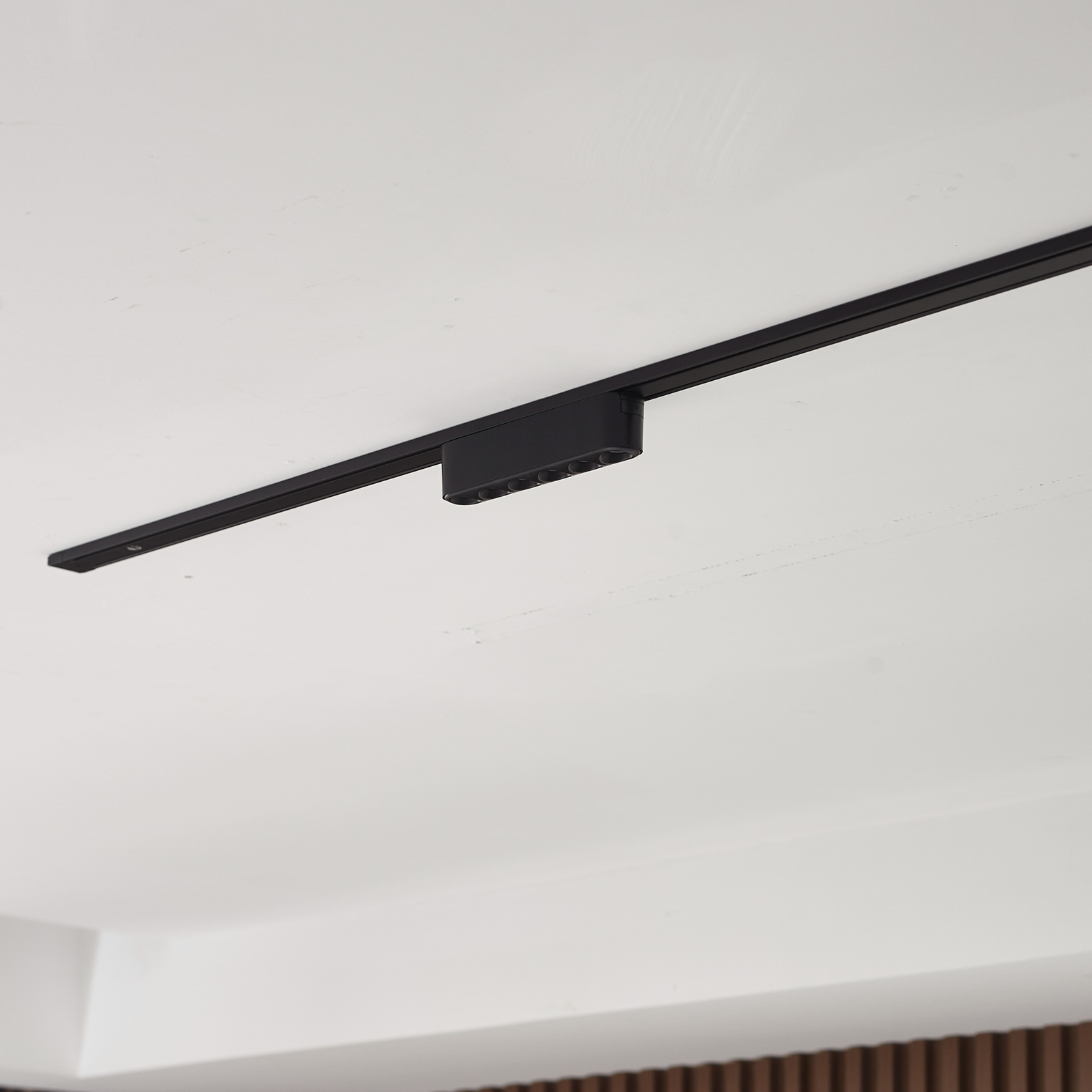 Lindby LED-stripe 48 V Lumaro, svart, 6 punkter, 2,4 cm