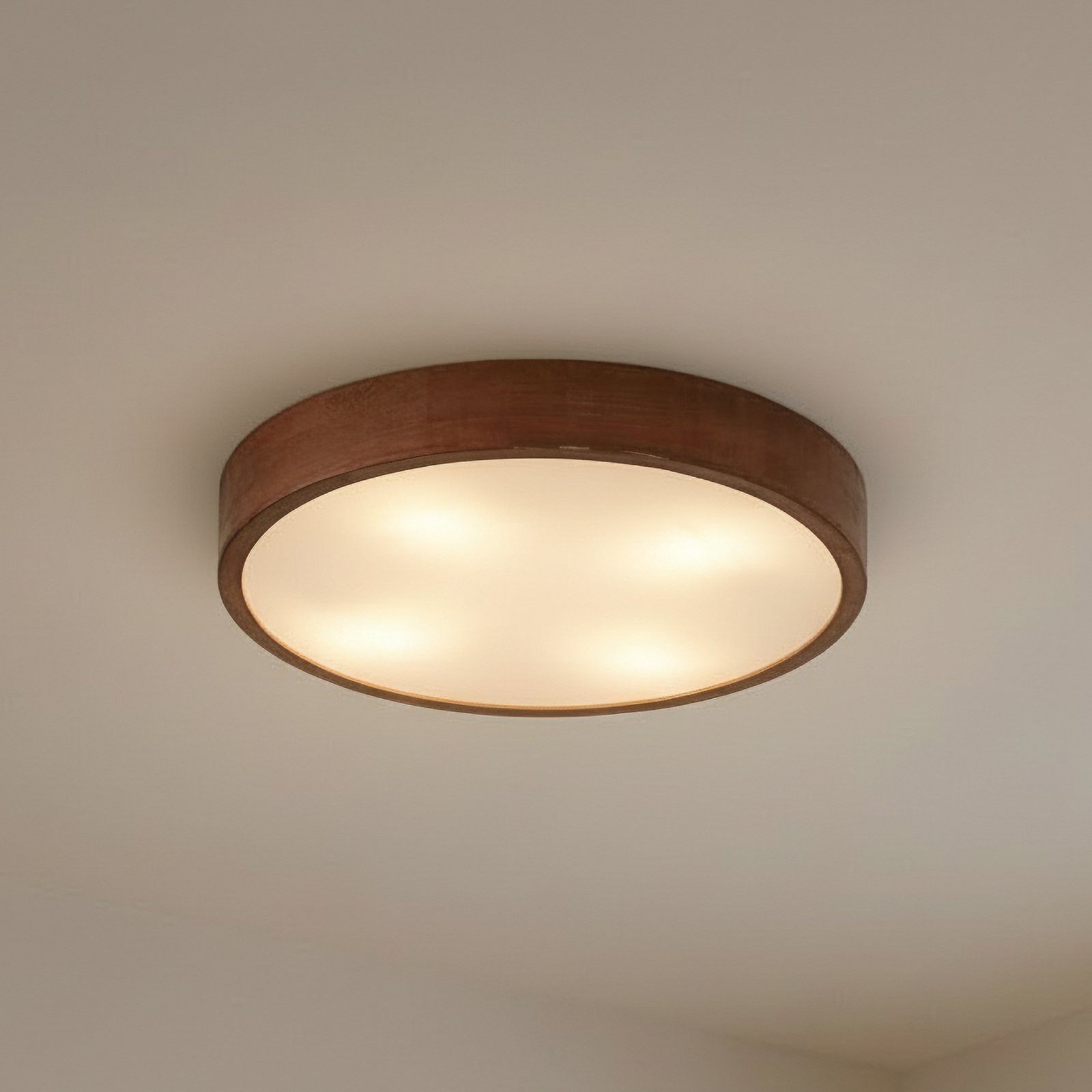 Lindby lampa sufitowa Tanju, Ø 50 cm, drewno orzechowe, 4-punktowa, E27