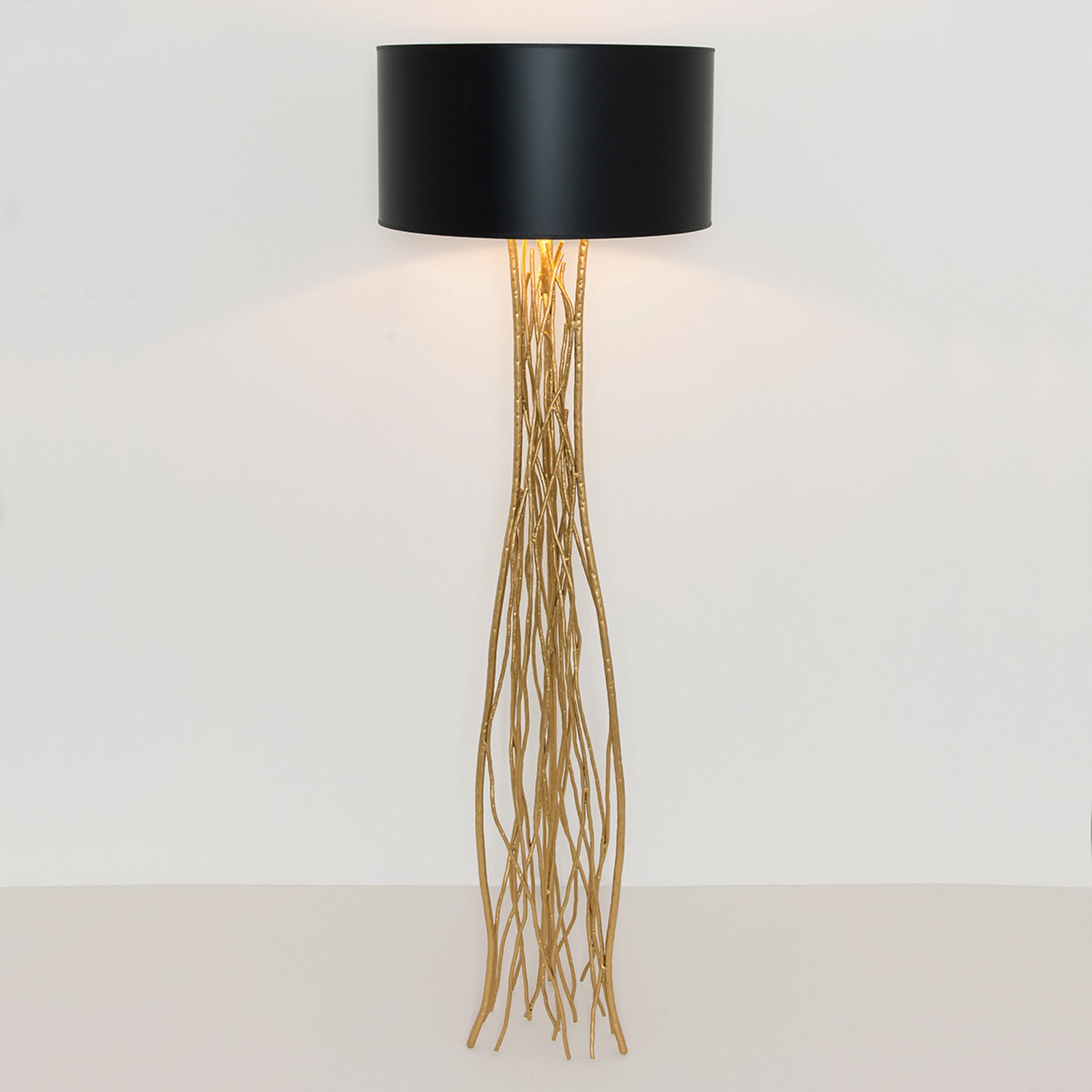 Lámpara de pie Capri en negro-oro