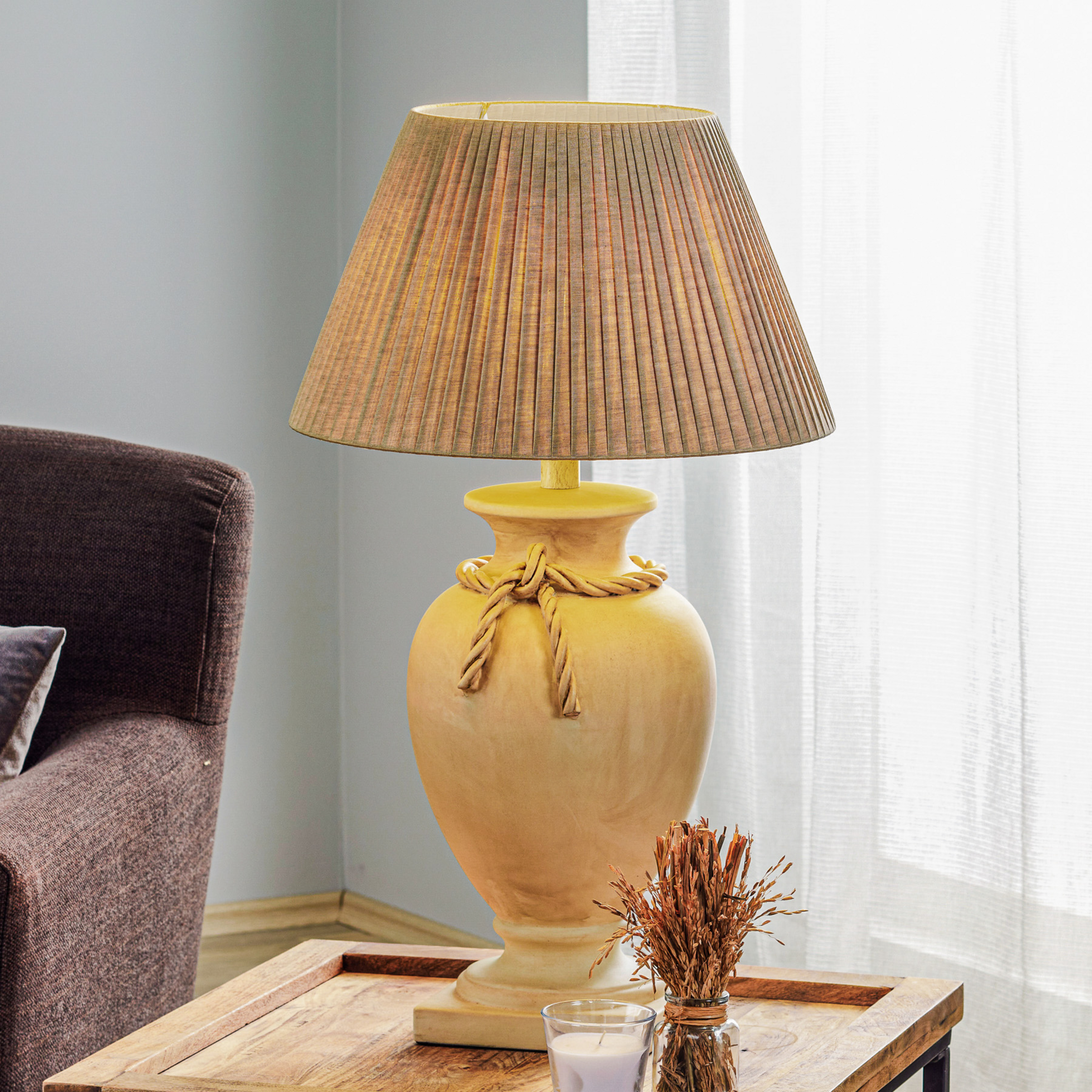 Stolní lampa Treccia s látkovým stínidlem