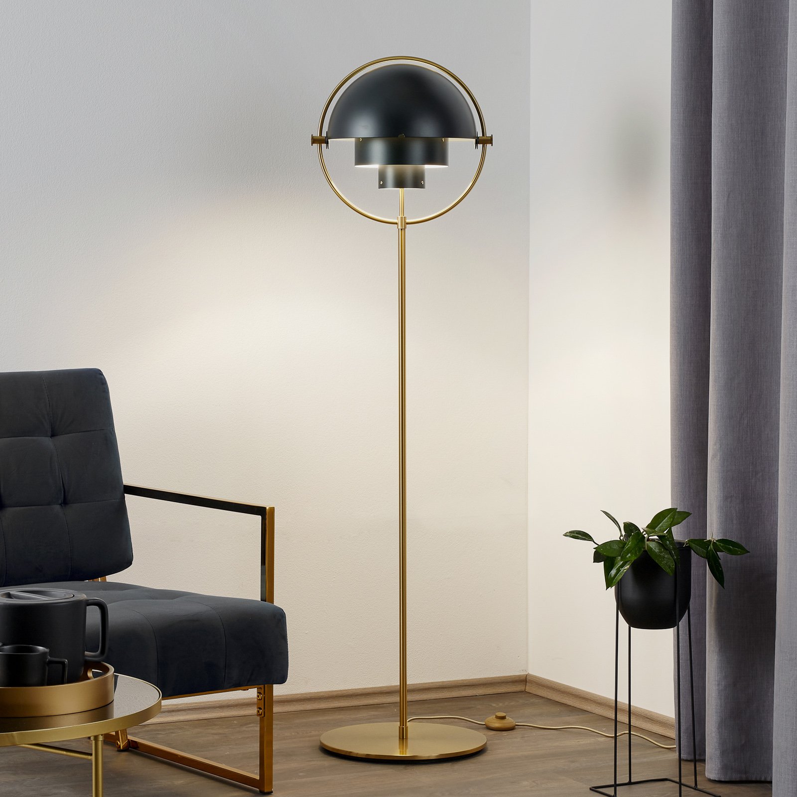 GUBI Stehleuchte Multi-Lite, Höhe 148 cm, Gestell messing
