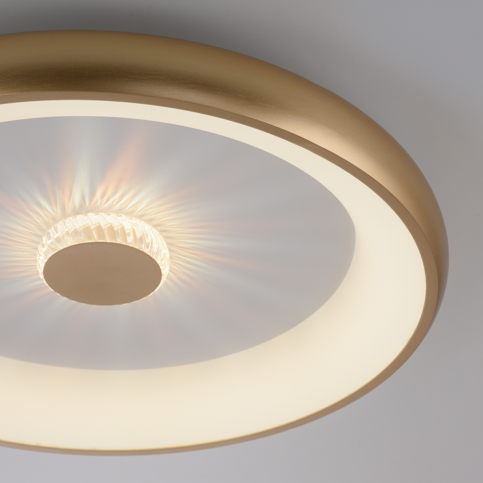 Светодиодна лампа за таван Vertigo, CCT, Ø 61,5 cm, месинг