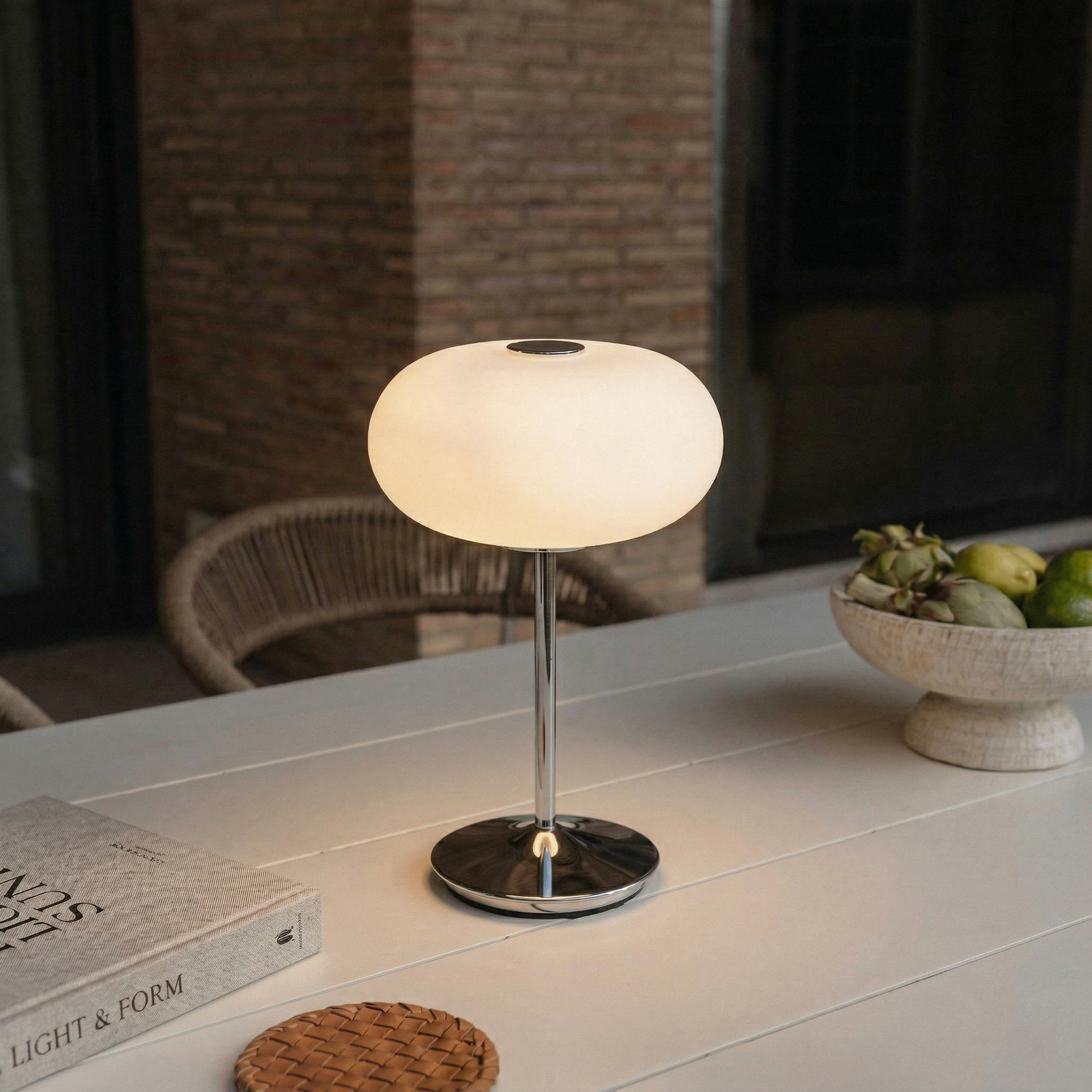 Anoria LED-zaklamp op oplaadbare batterij, chroom/wit, glas, USB - Lucande Anoria LED-zaklamp op oplaadbare batterij, chroom/wit, glas, USB - Lucande