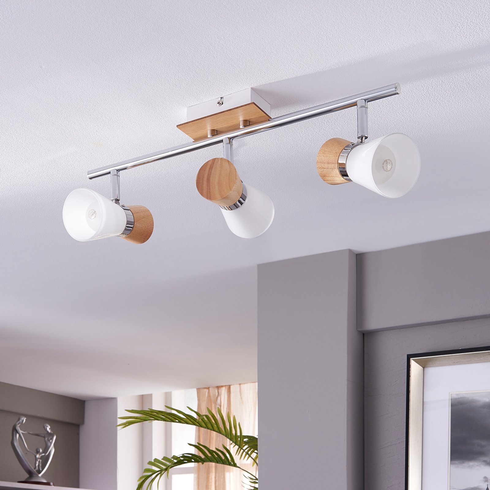 Vivica 3 flammige Deckenlampe mit Holzelementen Vivica 3 flammige Deckenlampe mit Holzelementen