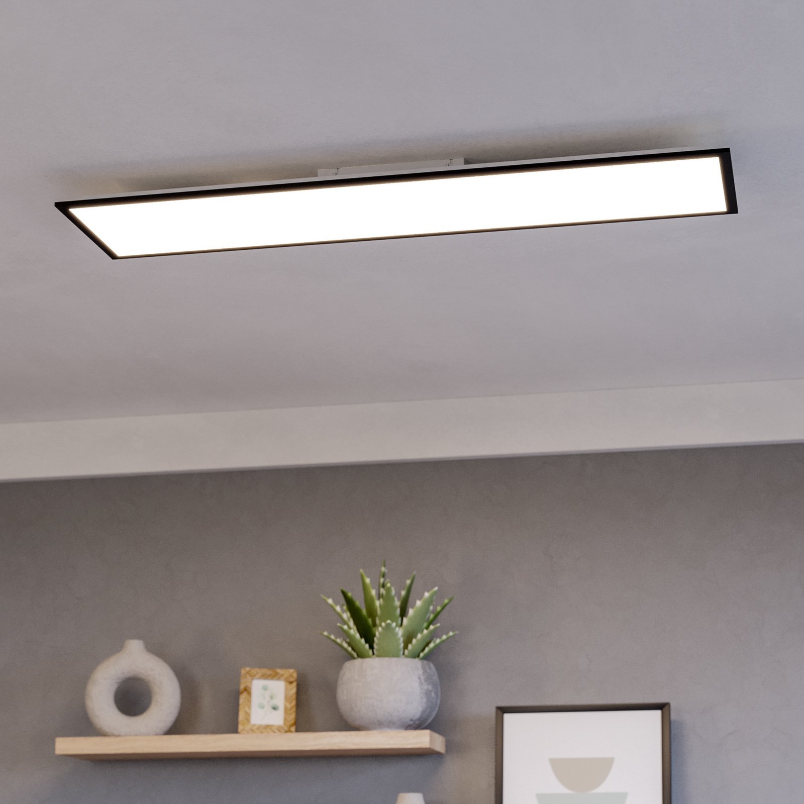 Настолна лампа Maccles в черно с дърво