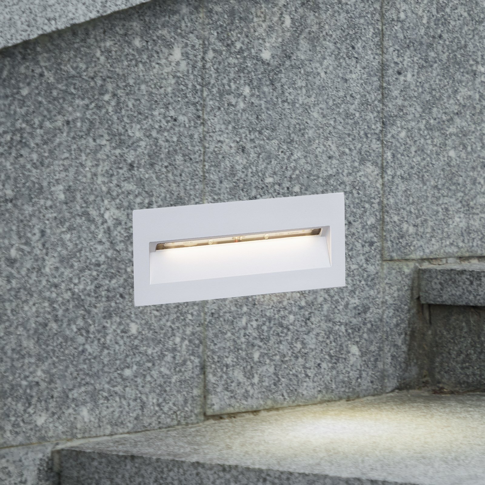 Lucande LED-seina sisseehitatud valgusti Loya, 23 x 8 cm, valge, IP54