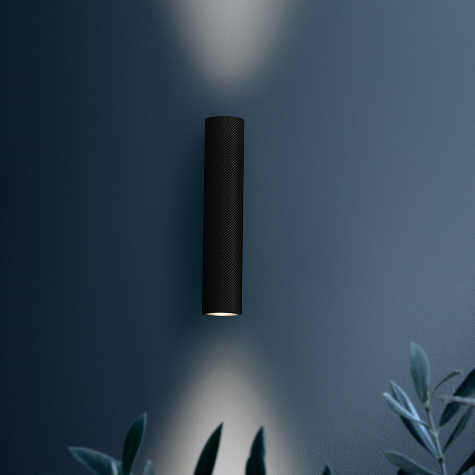 FLOS Flauta Spiga 1 outdoor wall lamp, 2,700K black