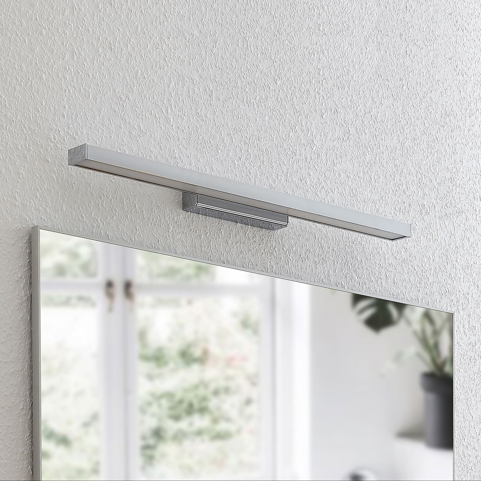 Alenia LED Vegglampe L60 White/Chrome - Lindby