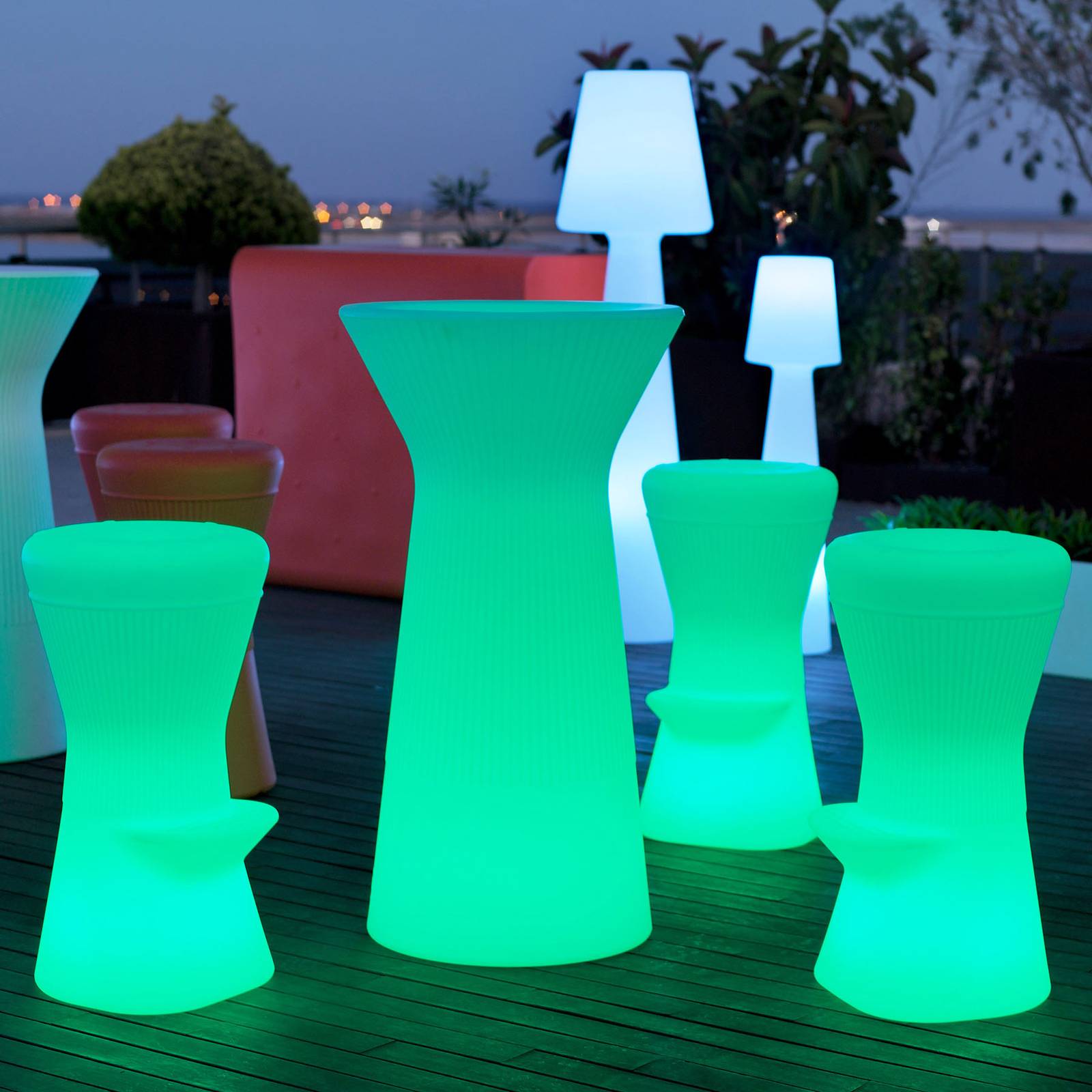 E-shop Newgarden Corfu LED barová stolička so solárnou batériou+na dobíjanie