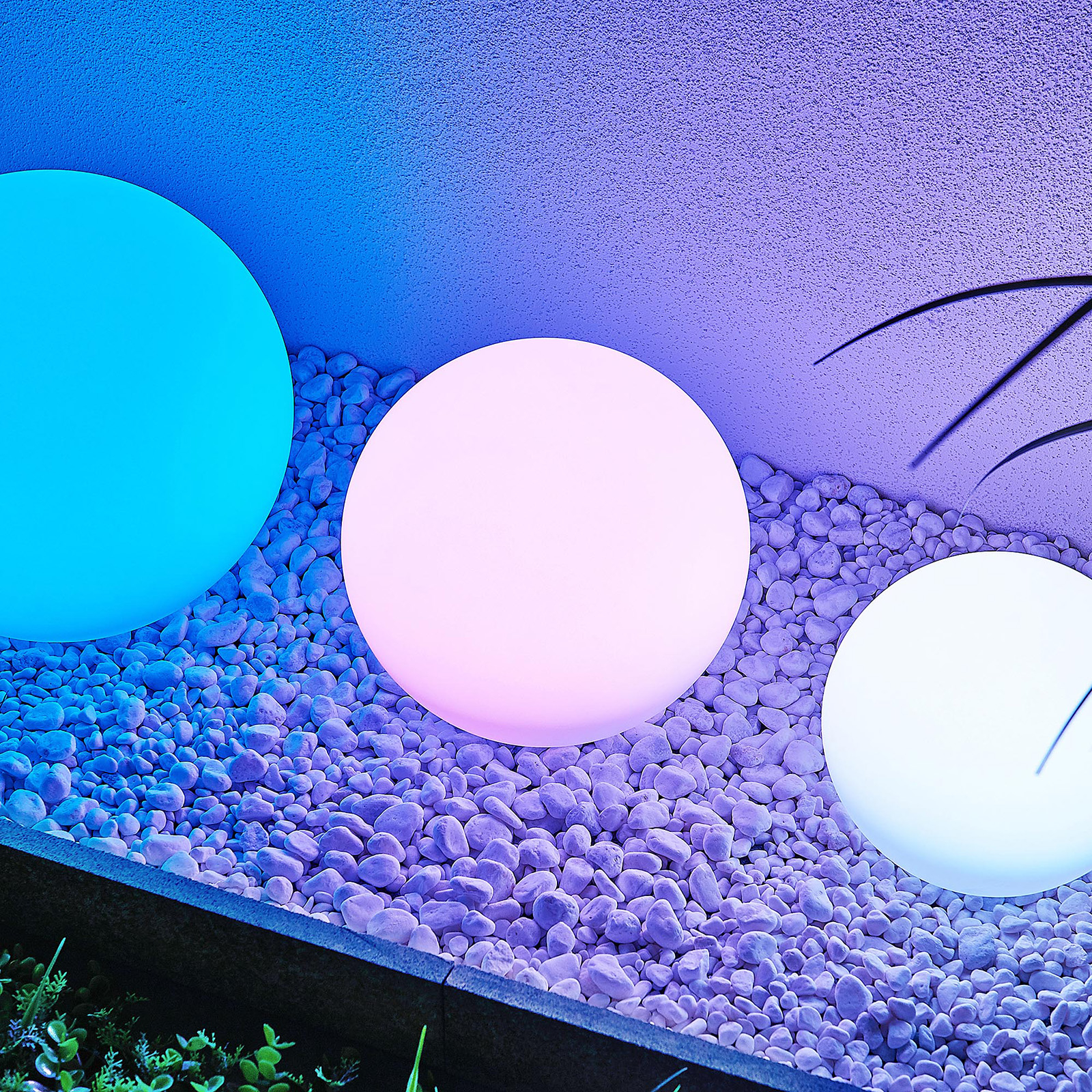 Lindby Lago lámpara LED solar RGBW, set 3 bolas