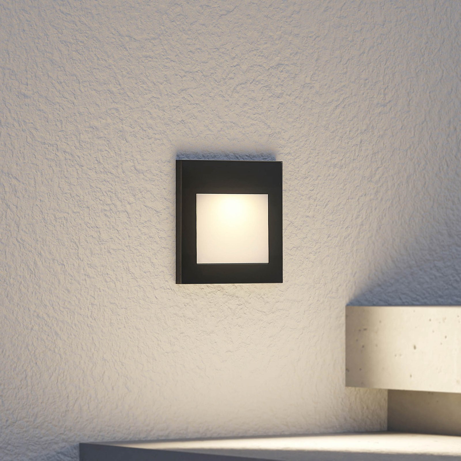 Arcchio LED innfelt vegglampe Zamo, glassdeksel, svart