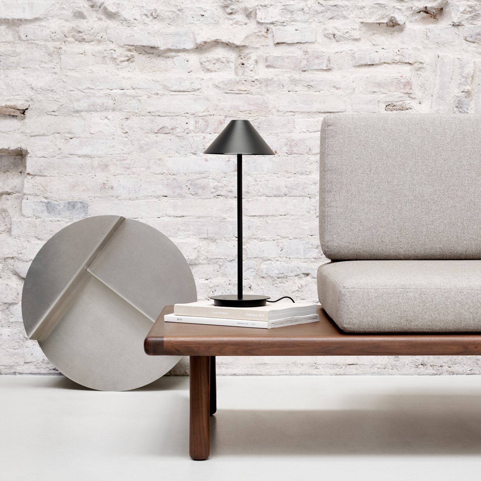 Keglen 175 Table Lamp Base 3000K Black - Louis Poulsen