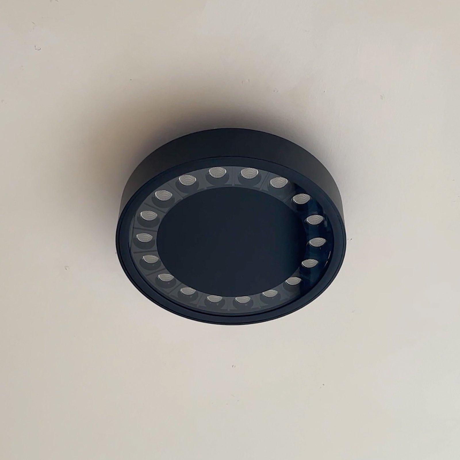 Candeeiro de teto exterior Lucande LED Roran, preto, Ø 18 cm, IP65