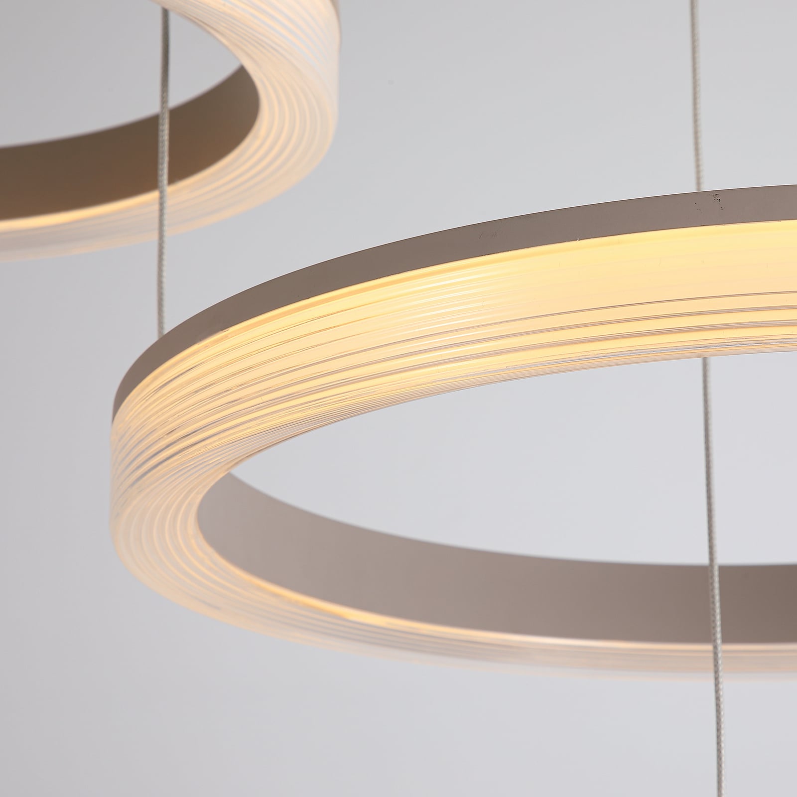 LED-Hängeleuchte Lumen Rings 3-fl. sand, CCT, Eisen, dimmbar LED-Hängeleuchte Lumen Rings 3-fl. sand, CCT, Eisen, dimmbar