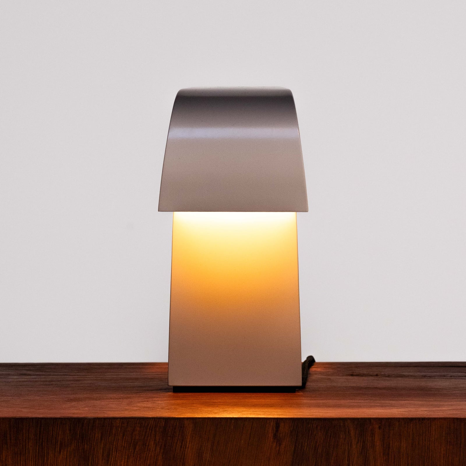 SAND NIZOU bordlampe, beige, stål, højde 27 cm, E27 – Serax SAND NIZOU bordlampe, beige, stål, højde 27 cm, E27 – Serax