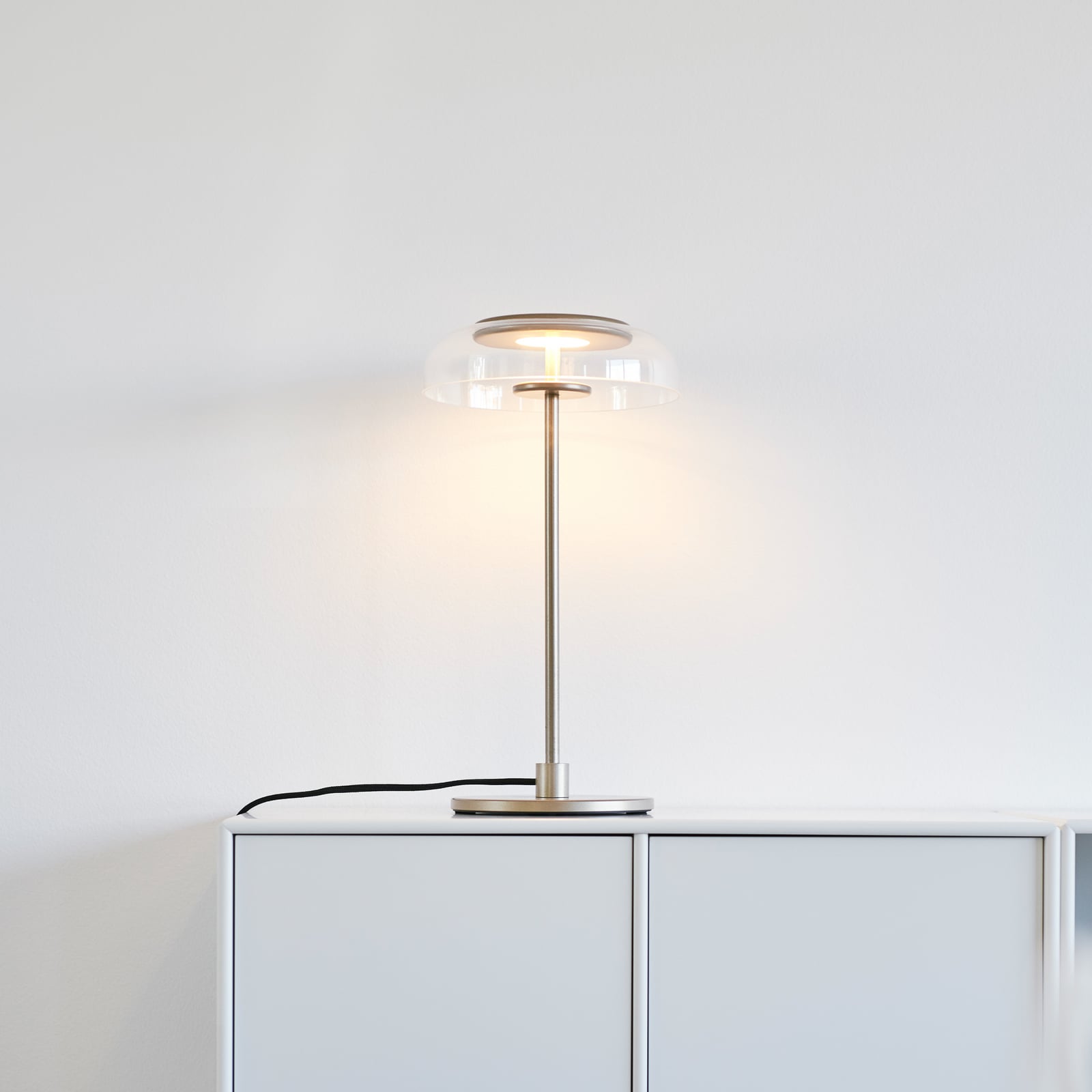 Nuura LED stolní lampa Blossi, výška 43 cm, zlatá/čirá