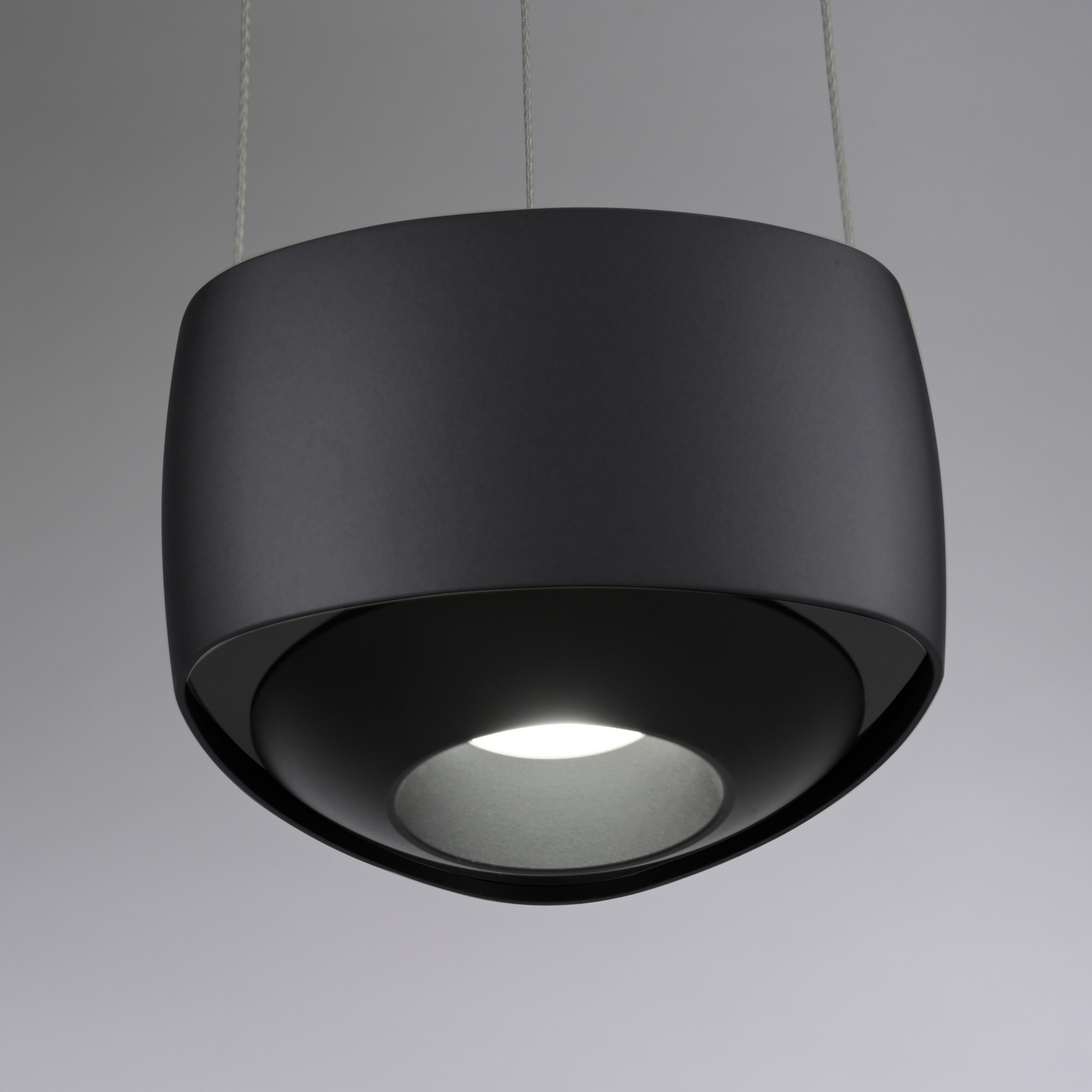 Lámpara colgante LED Paul Neuhaus Q-Stretto, negra, Ø 14,5 cm