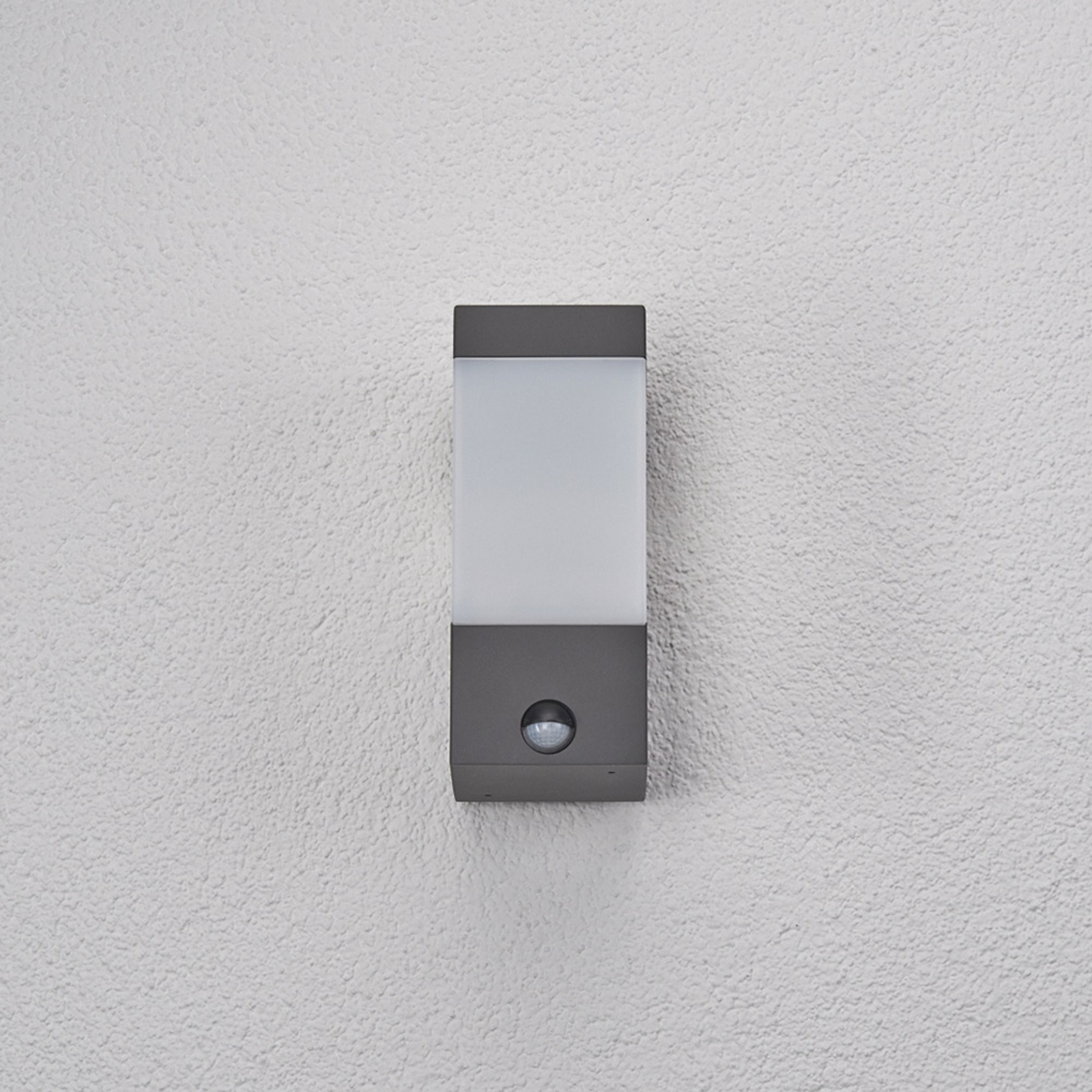 Kiran Buiten Wandlamp w/Sensor Graphite - Lucande