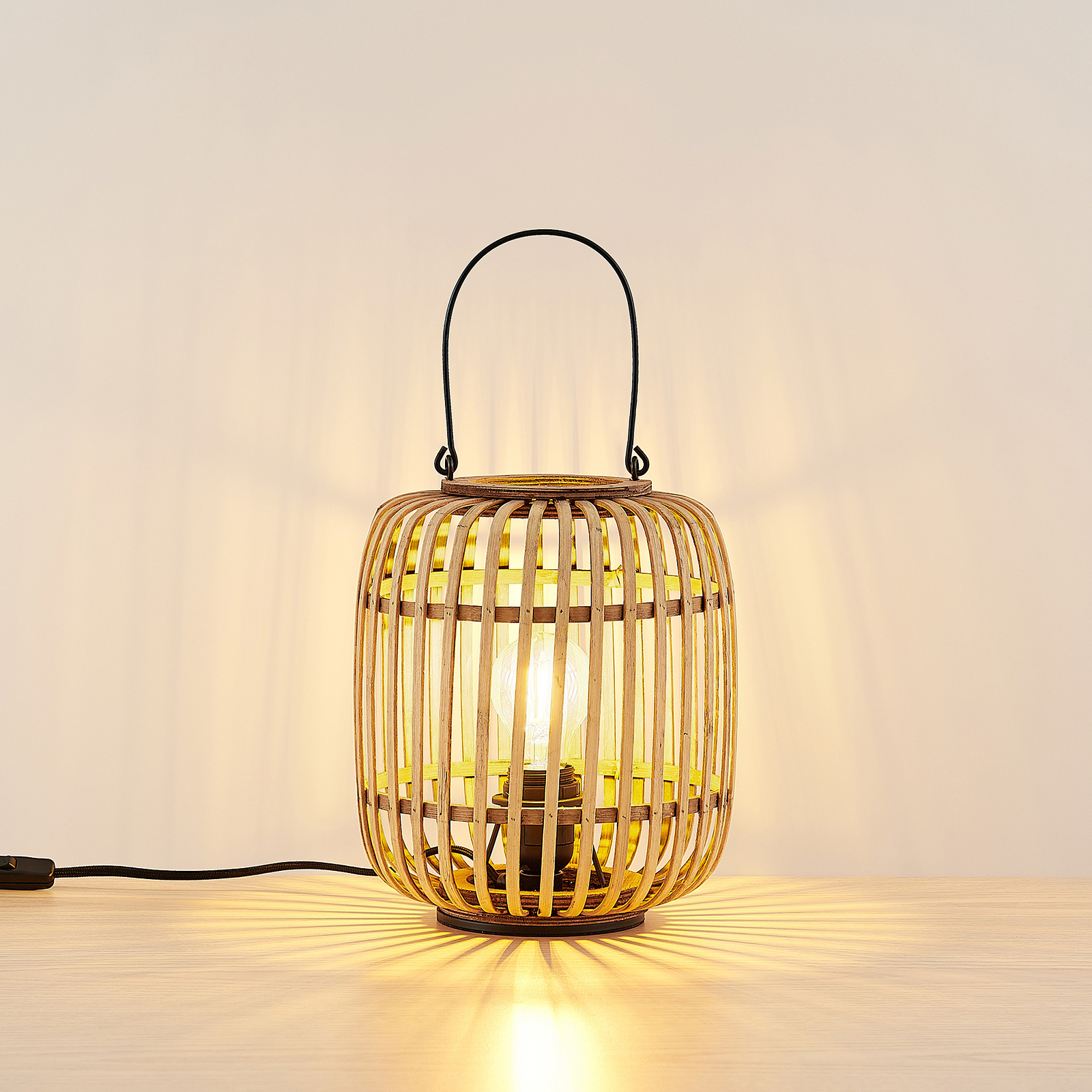 Lindby Canyana asztali lámpa, natúr, rattan, 27 cm magas