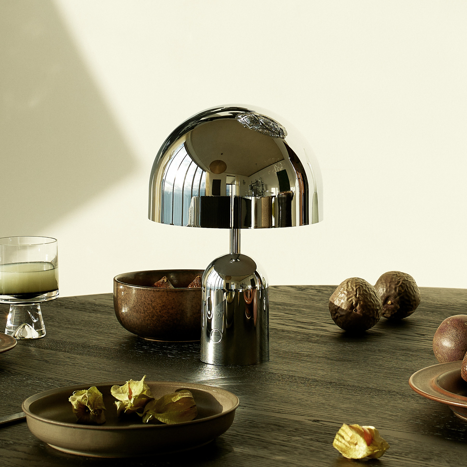 Lámpara de mesa LED Beat de Tom Dixon, color aluminio, altura 53 cm