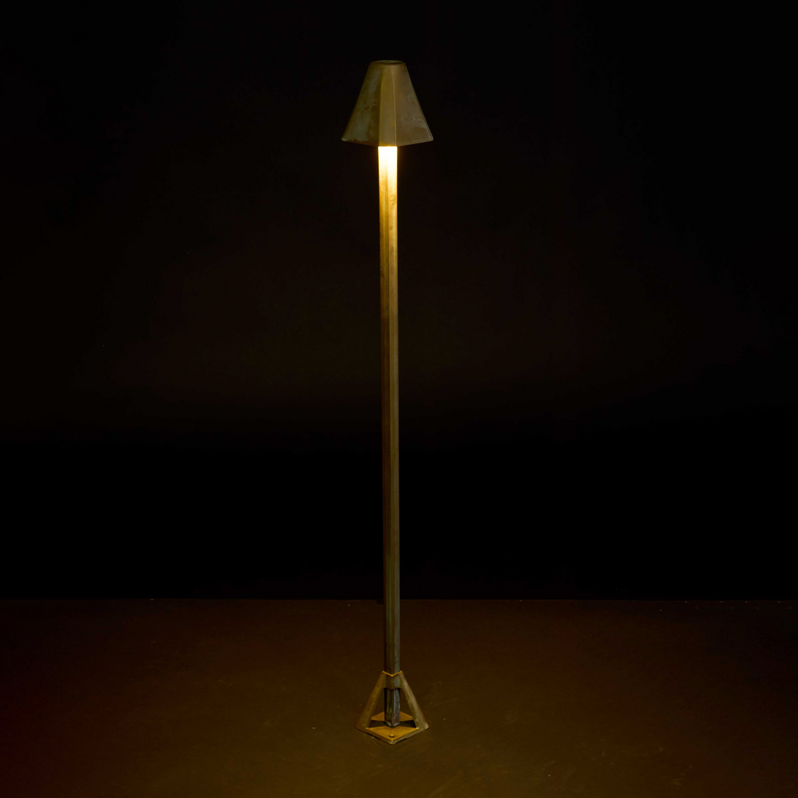 Silva Frame LED ösvény világítás, magasság 80 cm, antik sárgaréz, IP65 Silva Frame LED ösvény világítás, magasság 80 cm, antik sárgaréz, IP65