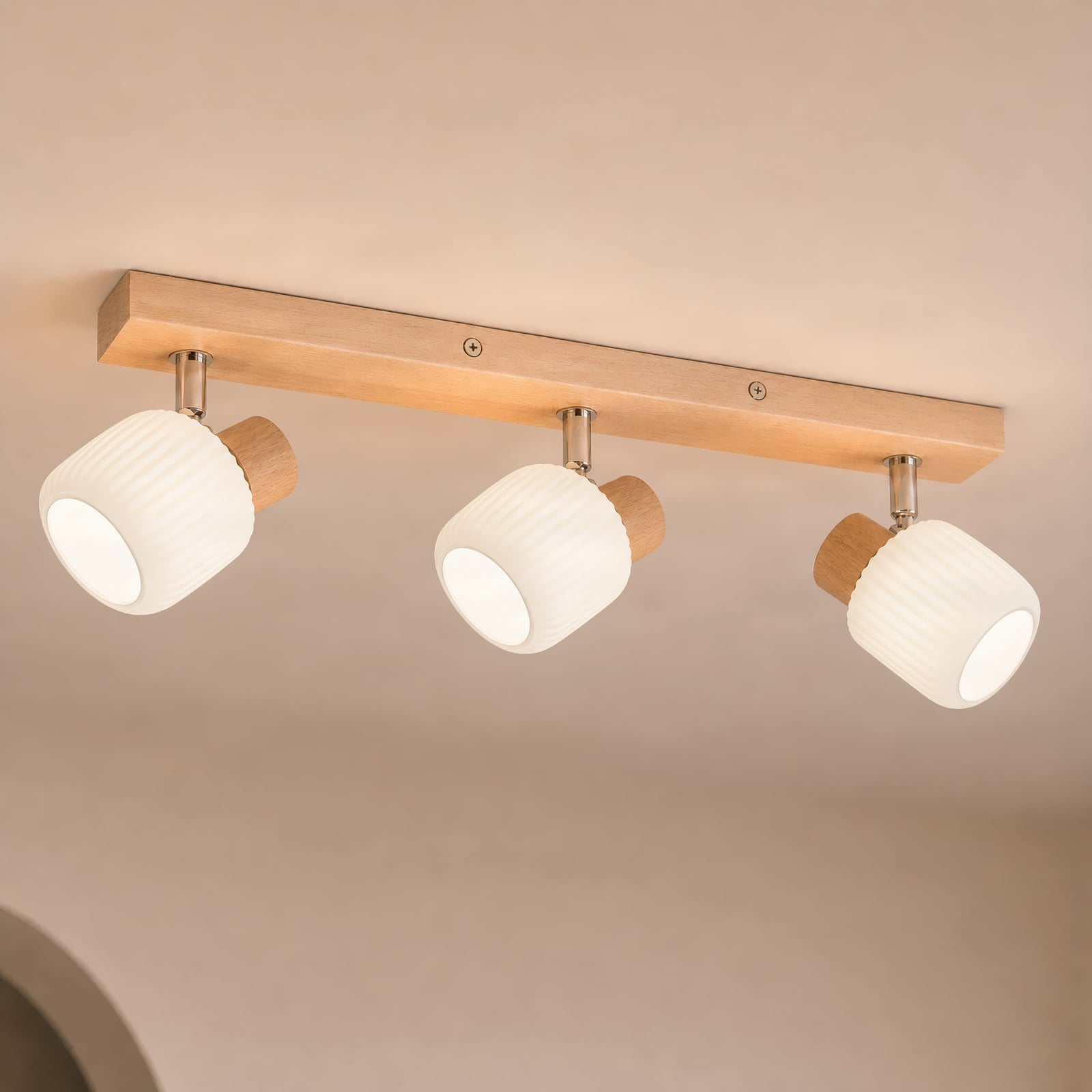 Lindby stropni reflektor Darla, s 3 žarilkami, bel/v barvi lesa