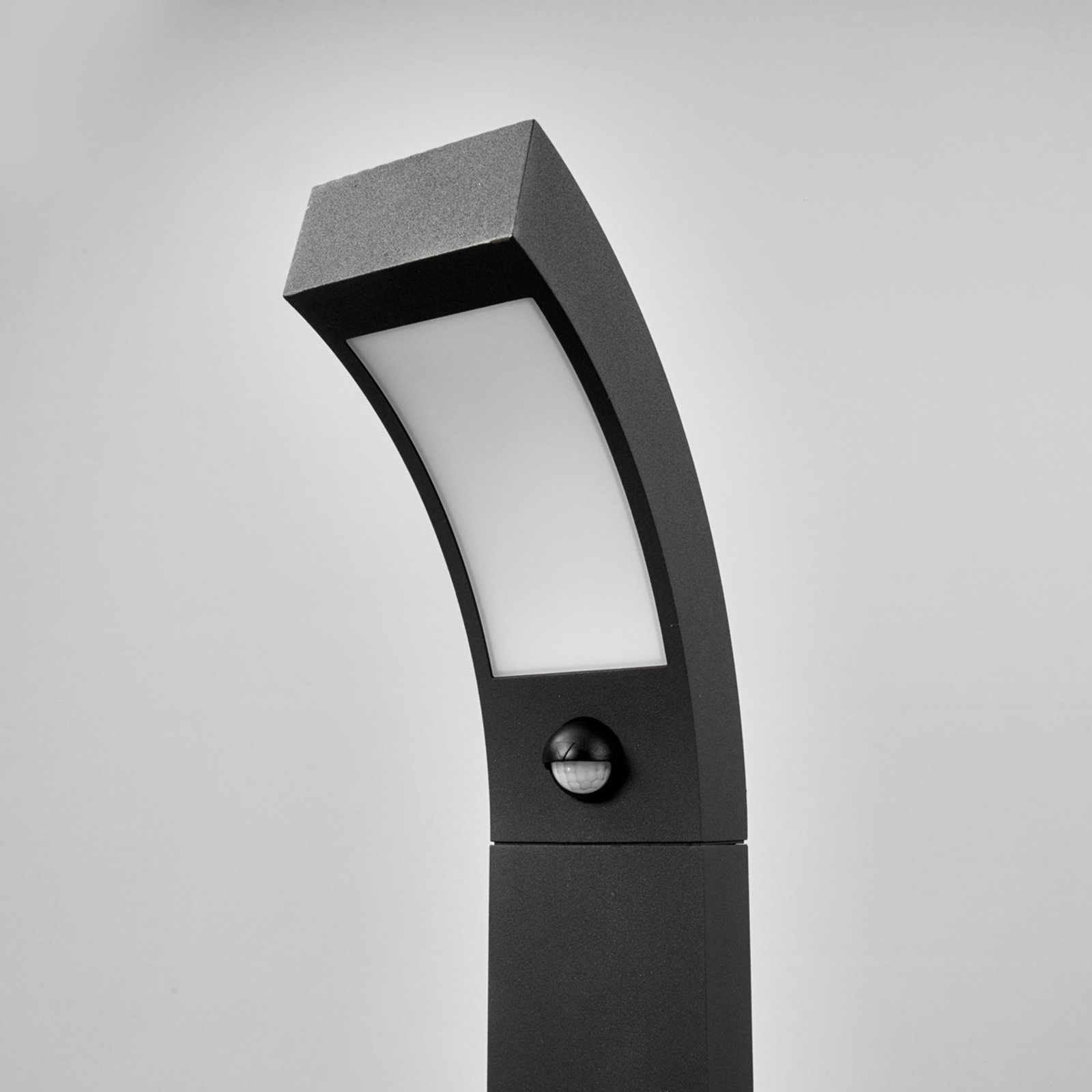 Lennik Außen Gartenleuchte w/Sensor H60 Graphite - Lucande
