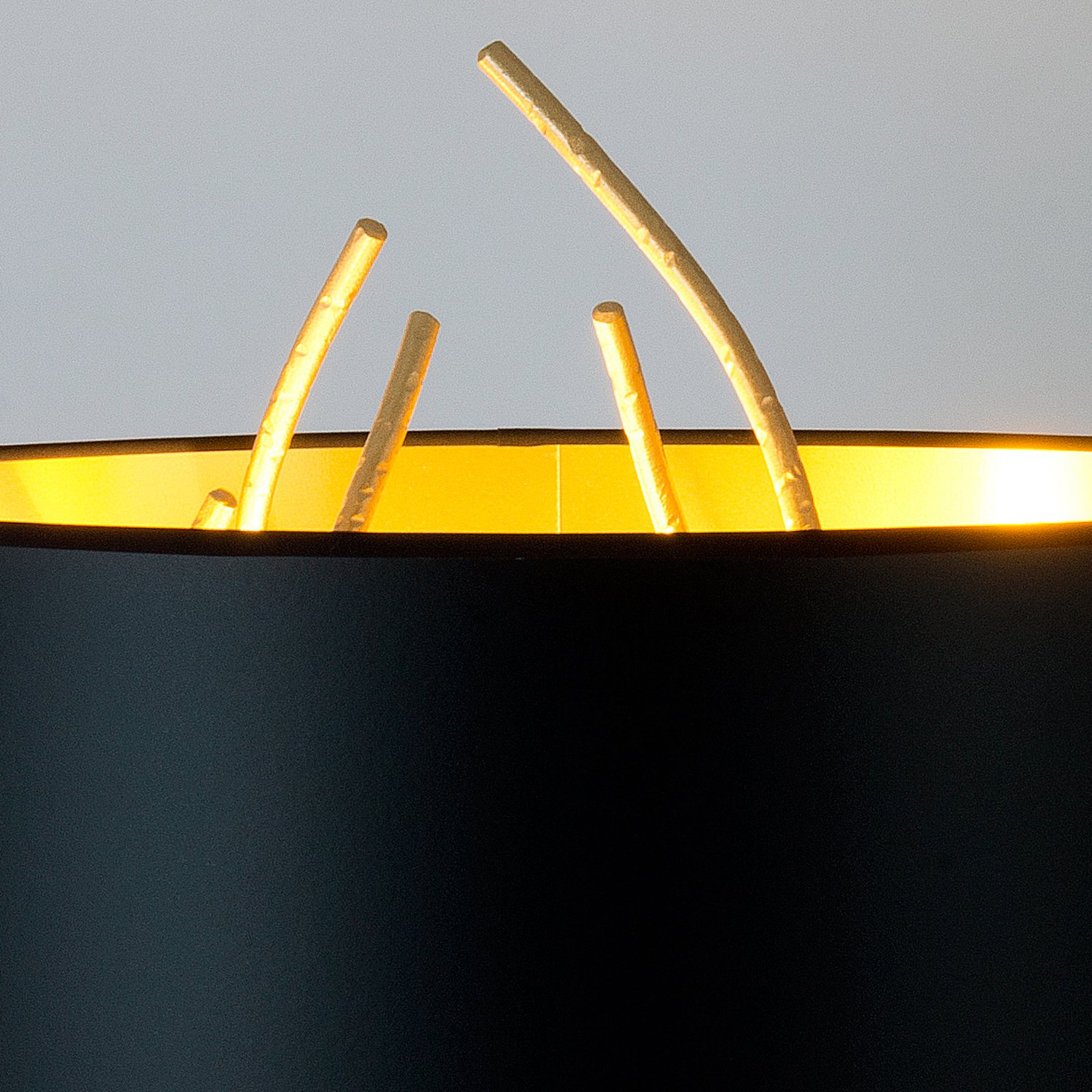 Οβάλ επιτραπέζιο φωτιστικό Elba, χρυσό/μαύρο, ύψος 75 cm, σίδερο