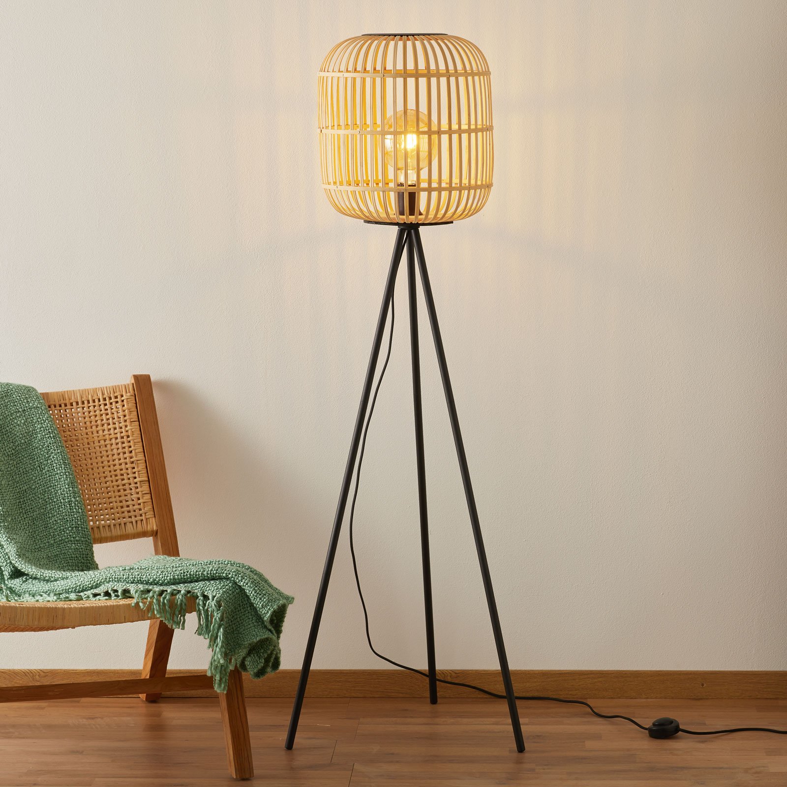 Bordesley stolní lampa, třínožka, dřevěné stínidlo