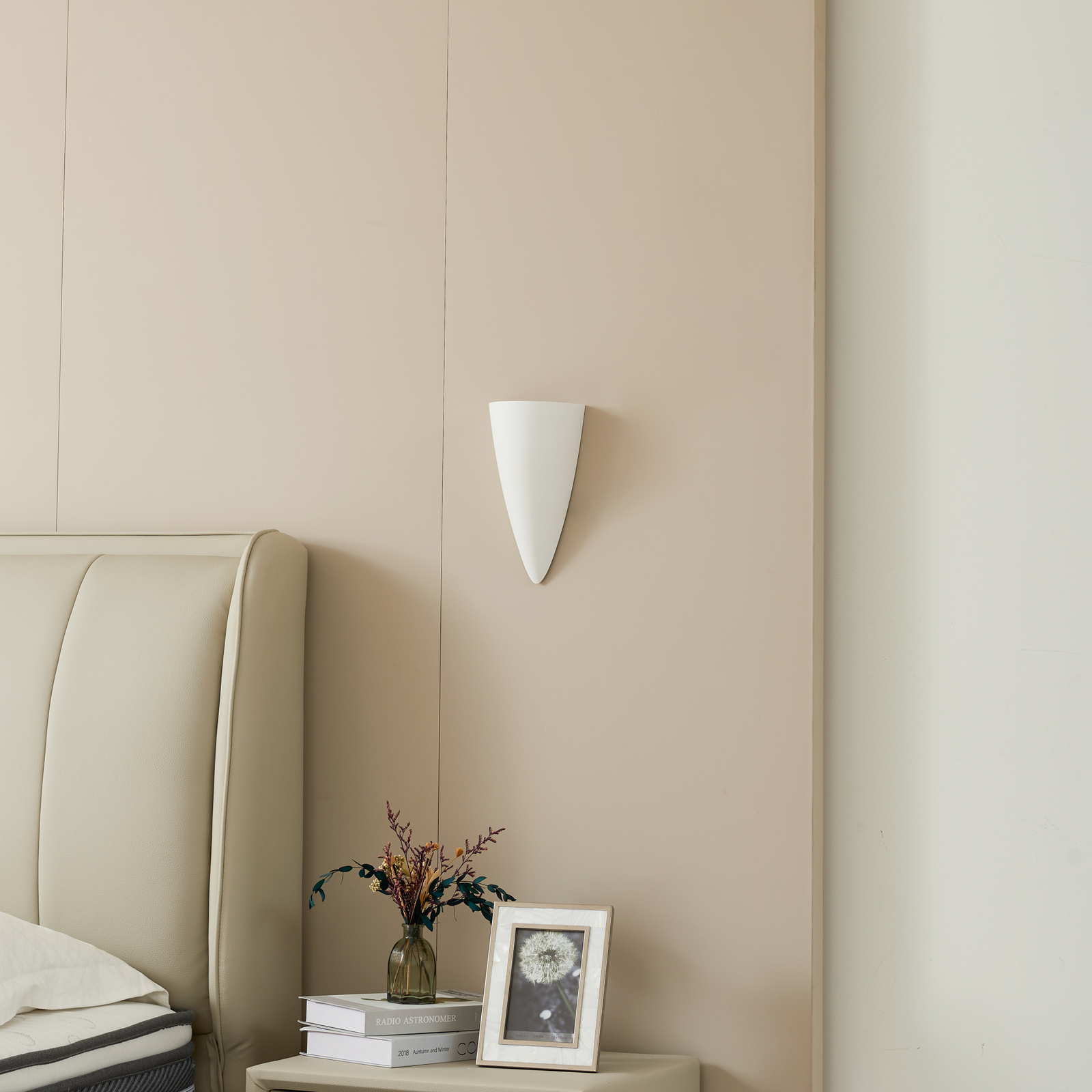 Lindby wall light Pascali, height 42 cm, white, plaster