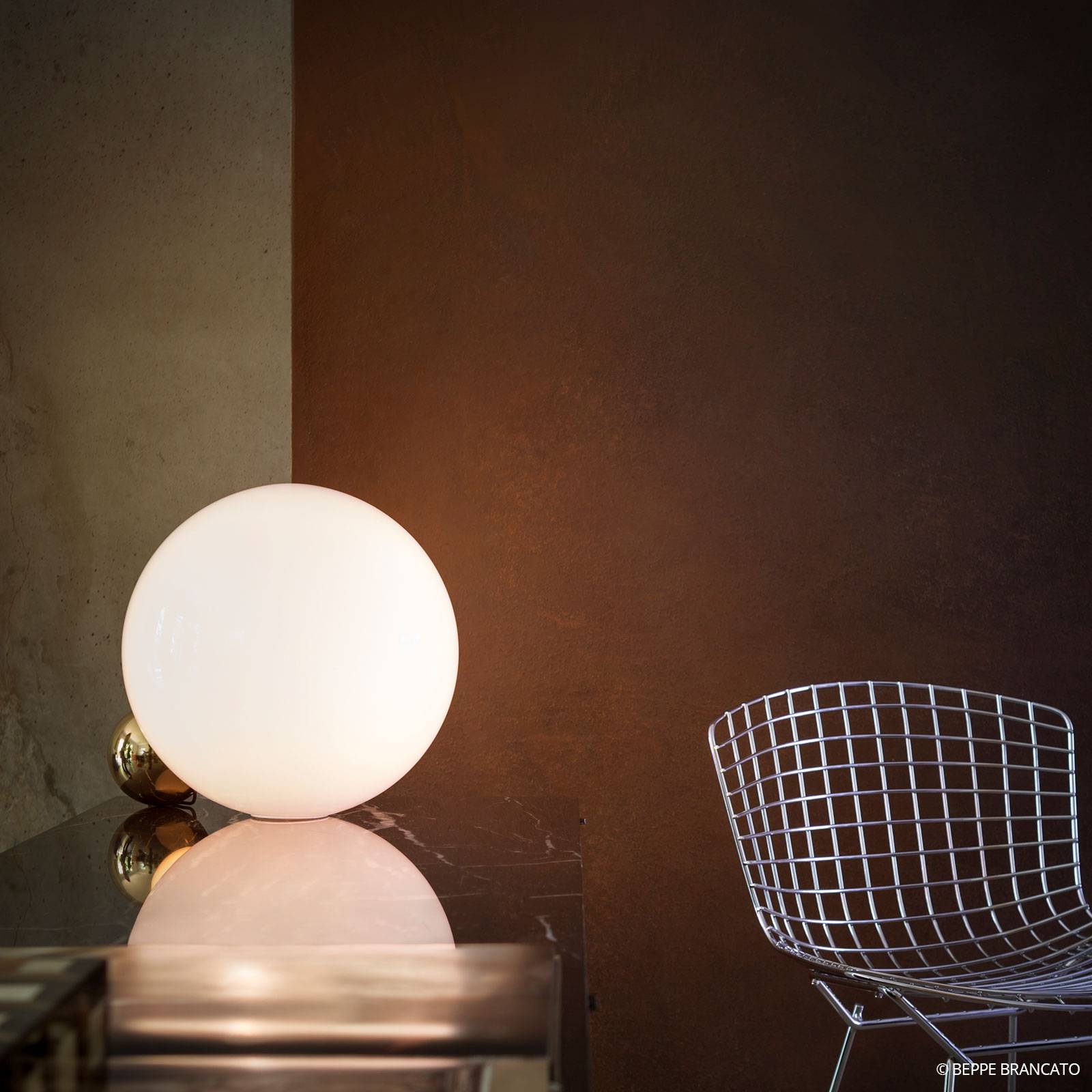 FLOS Copycat - lampa stołowa LED, złota