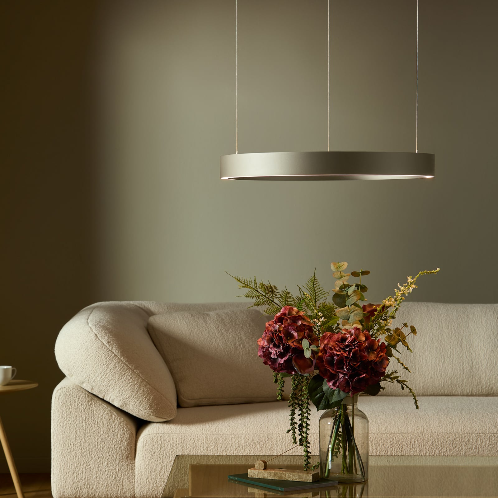 Velora LED-hængelampe, cremefarvet, Ø 60 cm, dæmpbar – LOOM DESIGN Velora LED-hængelampe, cremefarvet, Ø 60 cm, dæmpbar – LOOM DESIGN