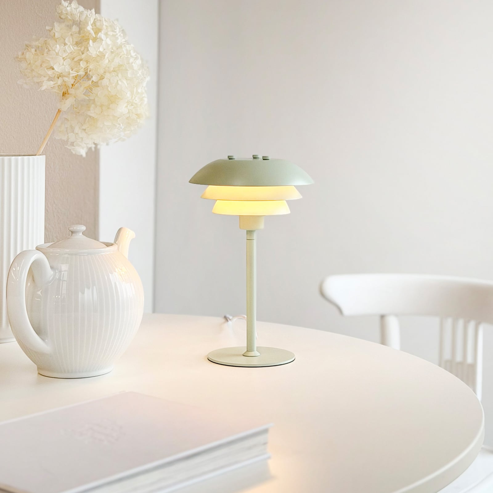 SIXTEEN bordlampe, mintgrøn, metal, E27 – Dyberg Larsen SIXTEEN bordlampe, mintgrøn, metal, E27 – Dyberg Larsen