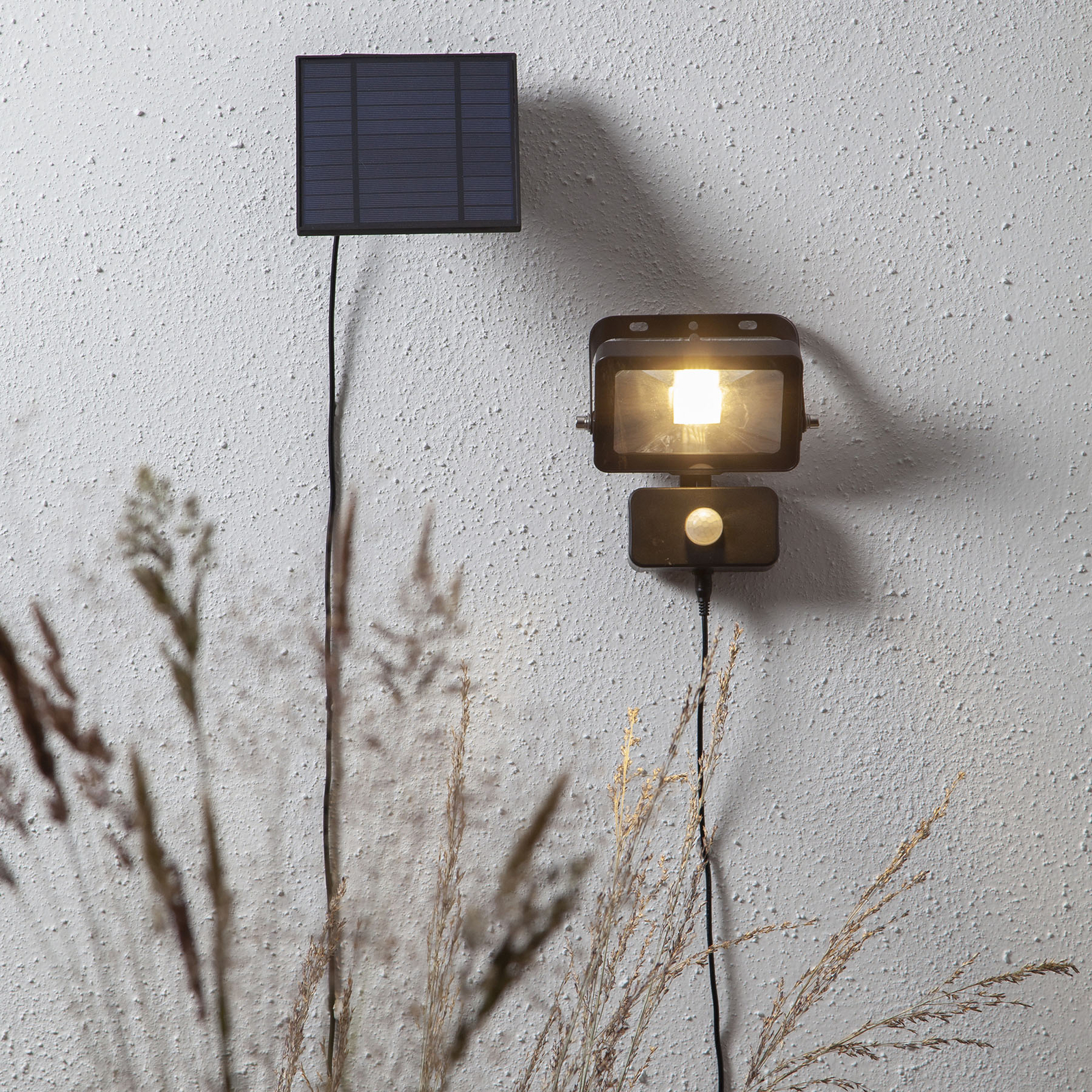 Best Season Powerspot LED solar lamp with bracket, 800 lm, metal, plastic, 0.4 W, energy efficiency: A+, W: 15 cm, H: 16 cm