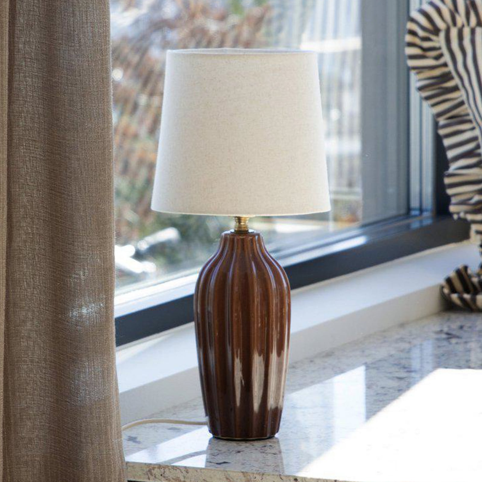 Lampa stołowa Lyon, brązowo-beżowa, wysokość 39 cm, ceramika/len