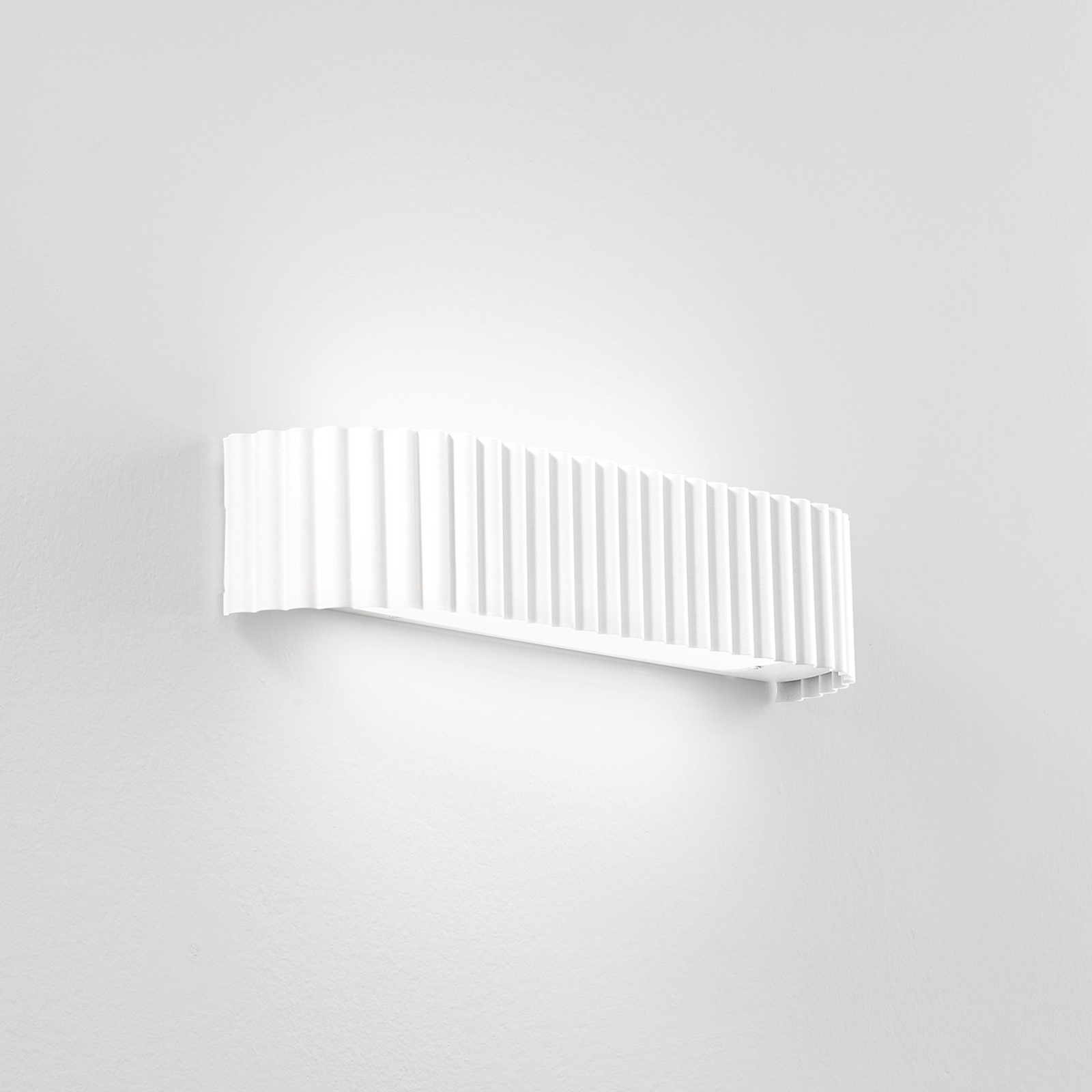 Niike LED wall lamp, white, width 40 cm, metal, CCT Niike LED wall lamp, white, width 40 cm, metal, CCT