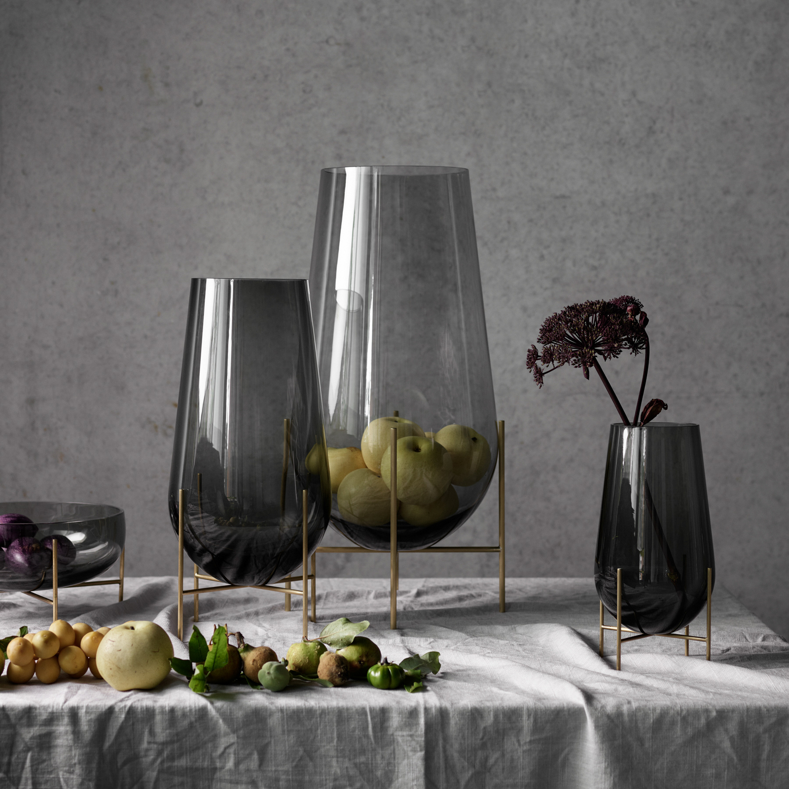 Echasse vase, height 28 cm, smoky grey/green/brass - Audo Echasse vase, height 28 cm, smoky grey/green/brass - Audo