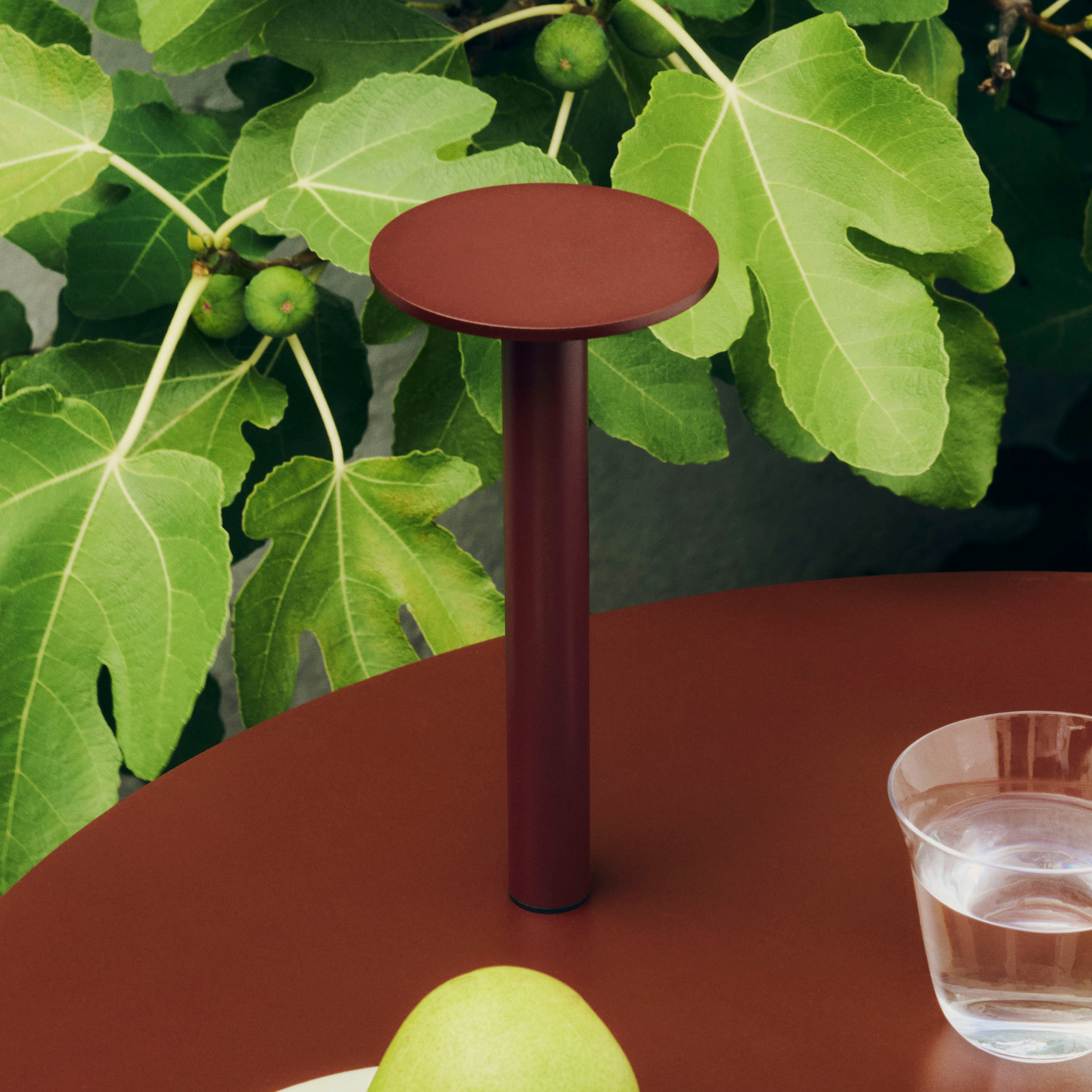 HOST PORTABLE LED stolová lampa na batérie, hrdzavočervená 22 cm IP44 - HAY