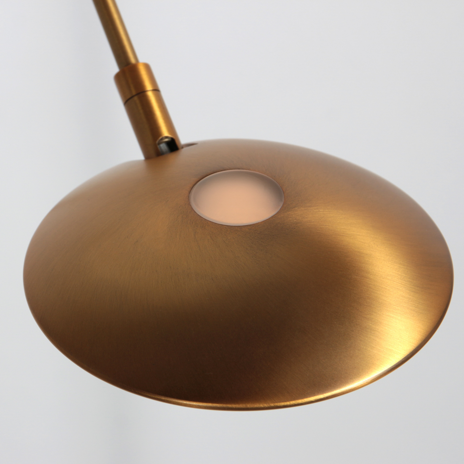 LED uplighter Daphne 2 + leeslampje, brons, CCT, afstandsbediening. LED uplighter Daphne 2 + leeslampje, brons, CCT, afstandsbediening.
