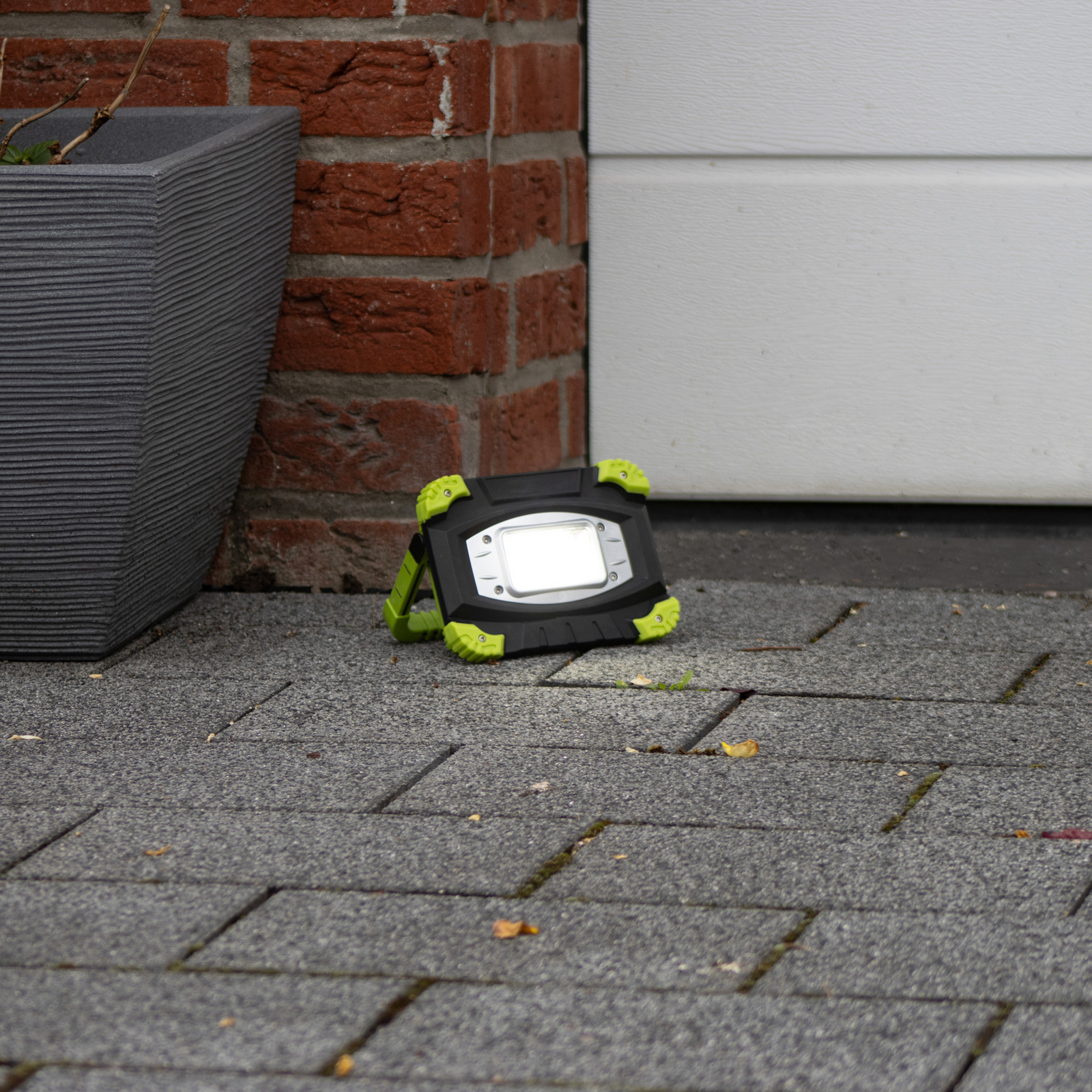 LED акумулаторен външен прожектор 850947, черен/зелен, дължина 17 cm