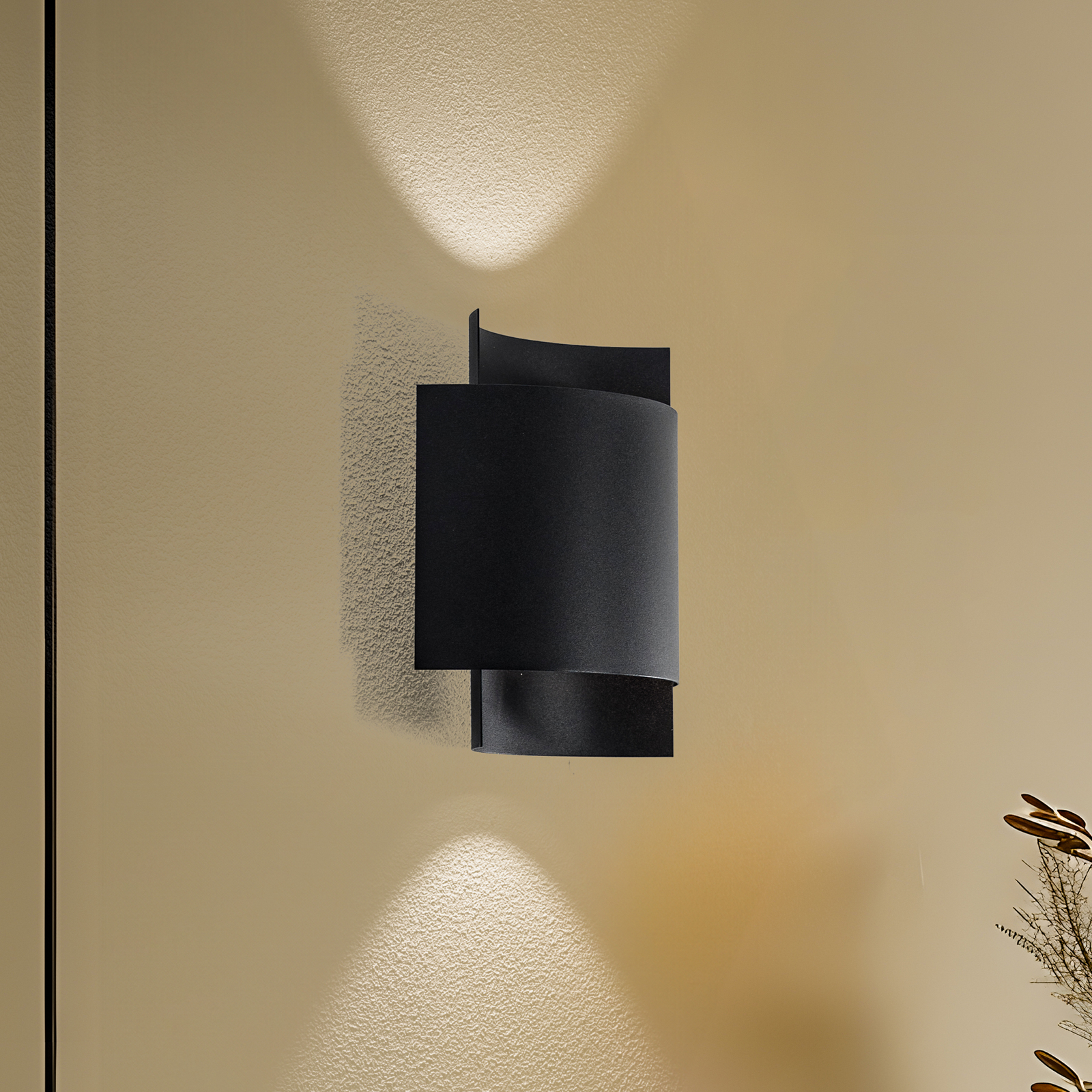 Pako wall lamp made of two steel plates in black