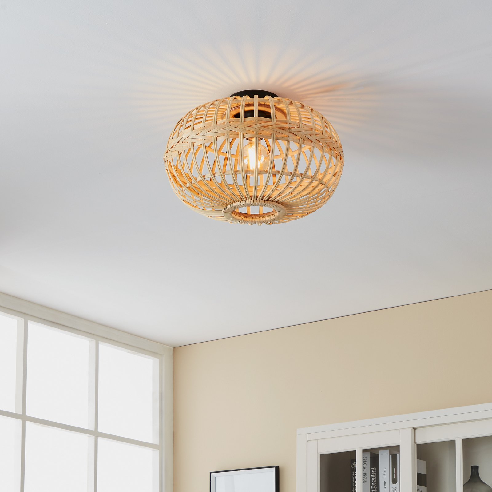 Taklampa Amsfield av bambu, oval