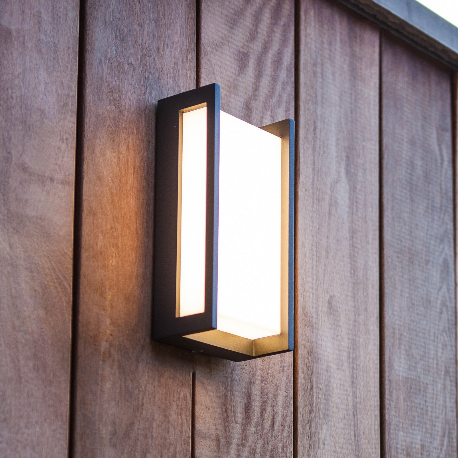 LED buitenwandlamp Qubo, RGBW smart bestuurbaar