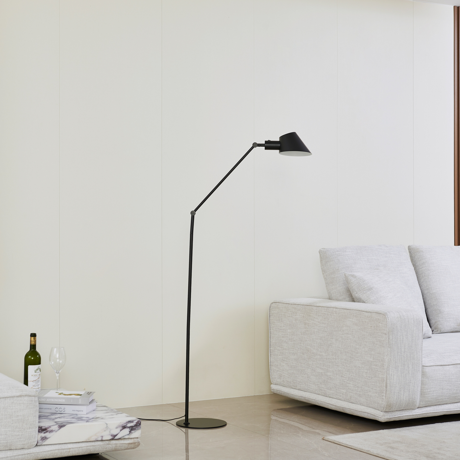 Lindby vloerlamp Corali, zwart, metaal, hoogte 176,5cm